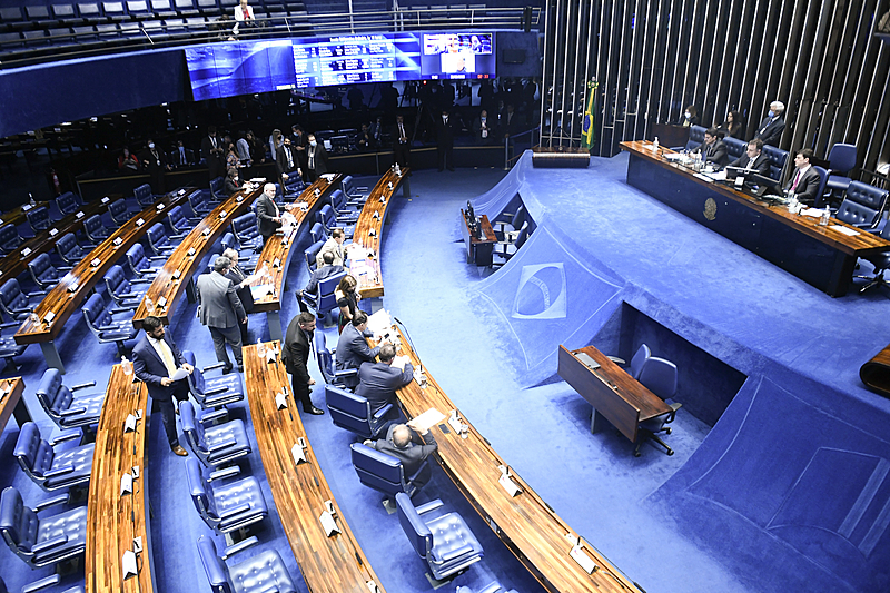 PEC do Desespero: Senado aprova PEC que beneficia mais pobres até passar as eleições
