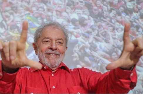 Lula tem 52% dos votos válidos e pode ser eleito no primeiro turno, aponta IPEC