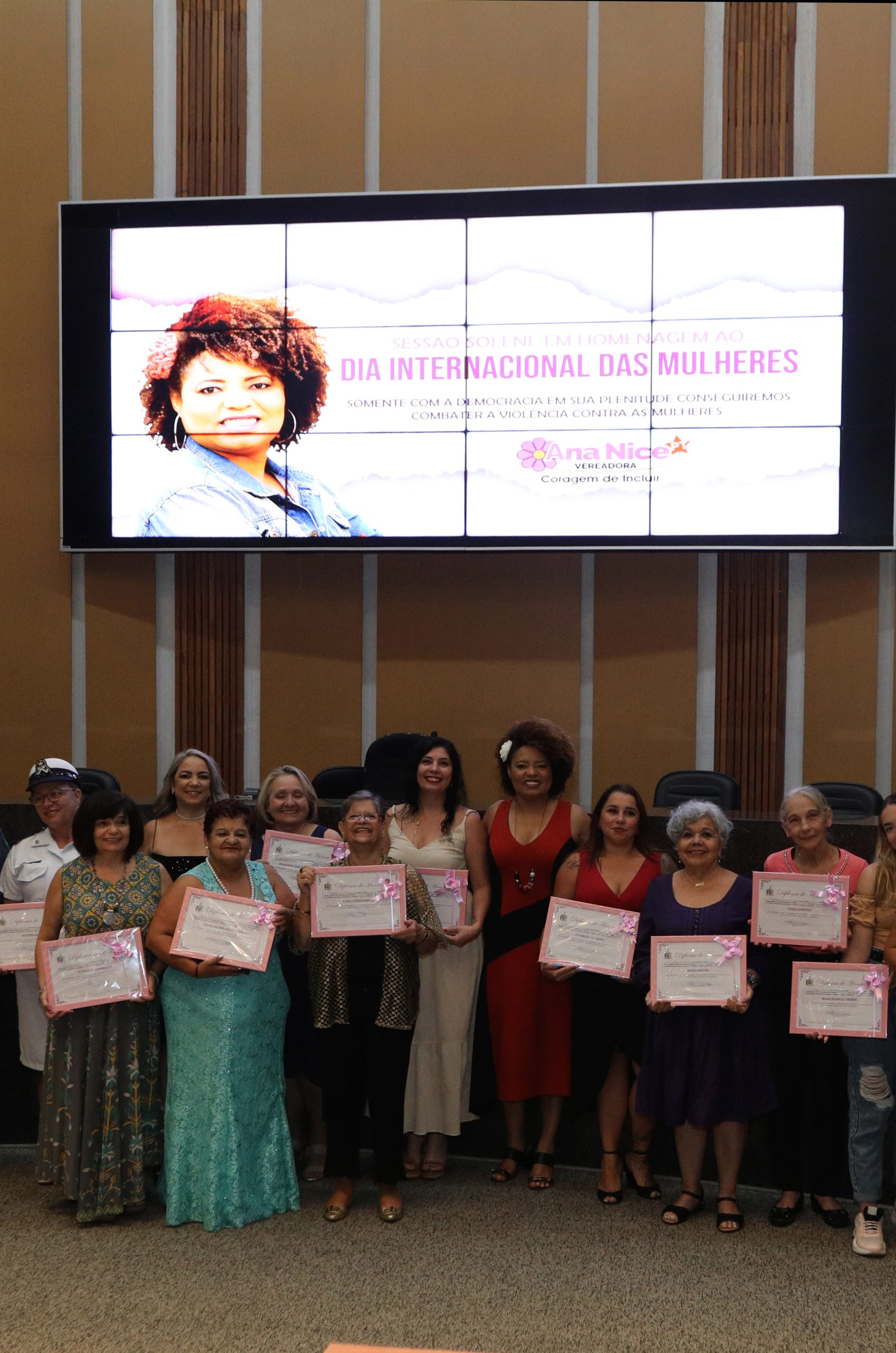 Sessão Solene às Mulheres lutadoras em homenagem ao mês da mulher organizado pela vereadora Ana Nice na Câmara Municipal de São Bernardo do Campo, Palácio João Ramalho- Plenário Tereza Delta. Praça Samuel Sabatini, 50 - Centro,São Bernardo do Campo-SP. Fotos Dino Santos. Brasil_23_03_2023.