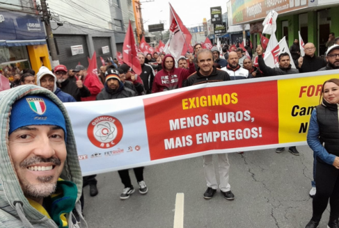 Selic: Trabalhadores realizam manifestação contra taxa de juros abusiva