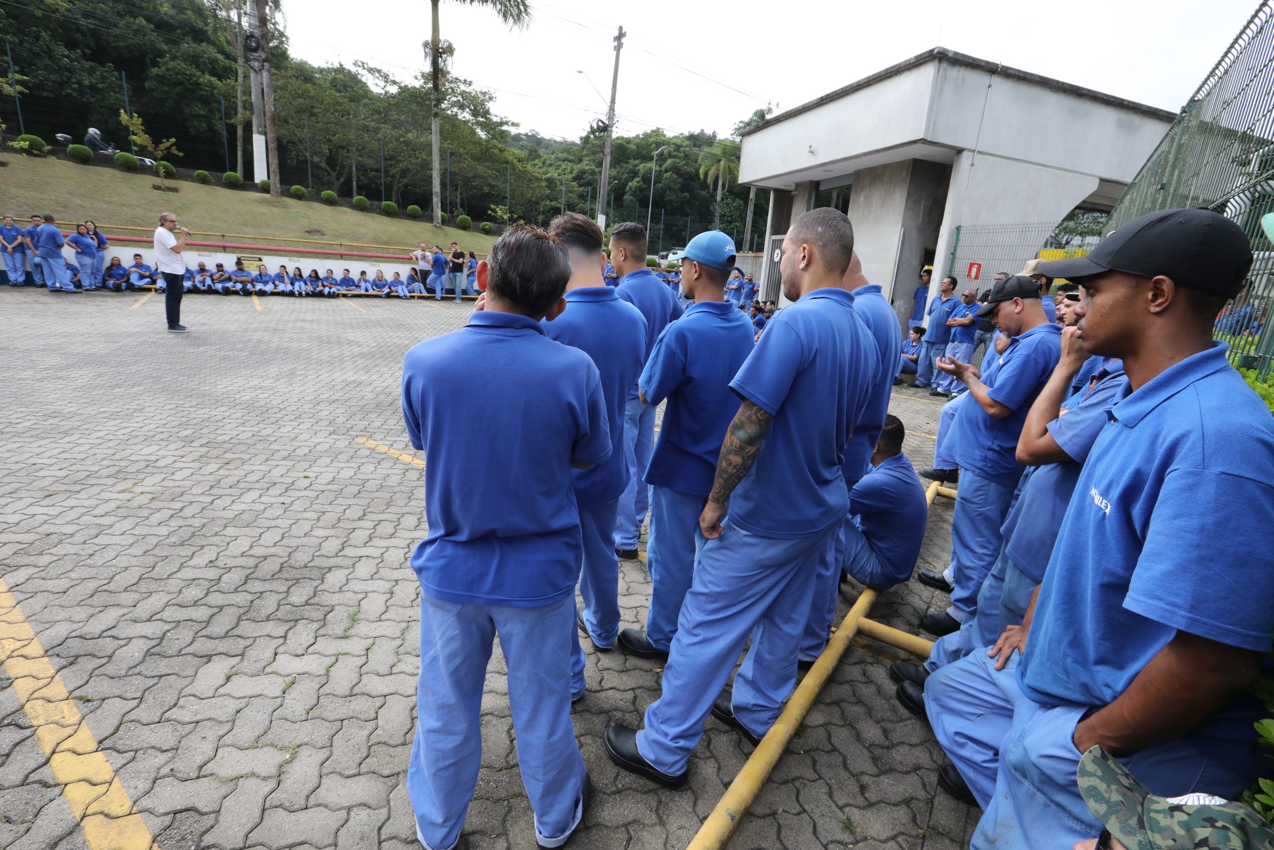 Assembleia na Acrilex   sobre PLR e reajustes. Estrada Galvão Bueno, 5.000 - Batistine, São Bernardo doCampo/SP. Fotos Dino Santos. Brasil_06_12_2023.