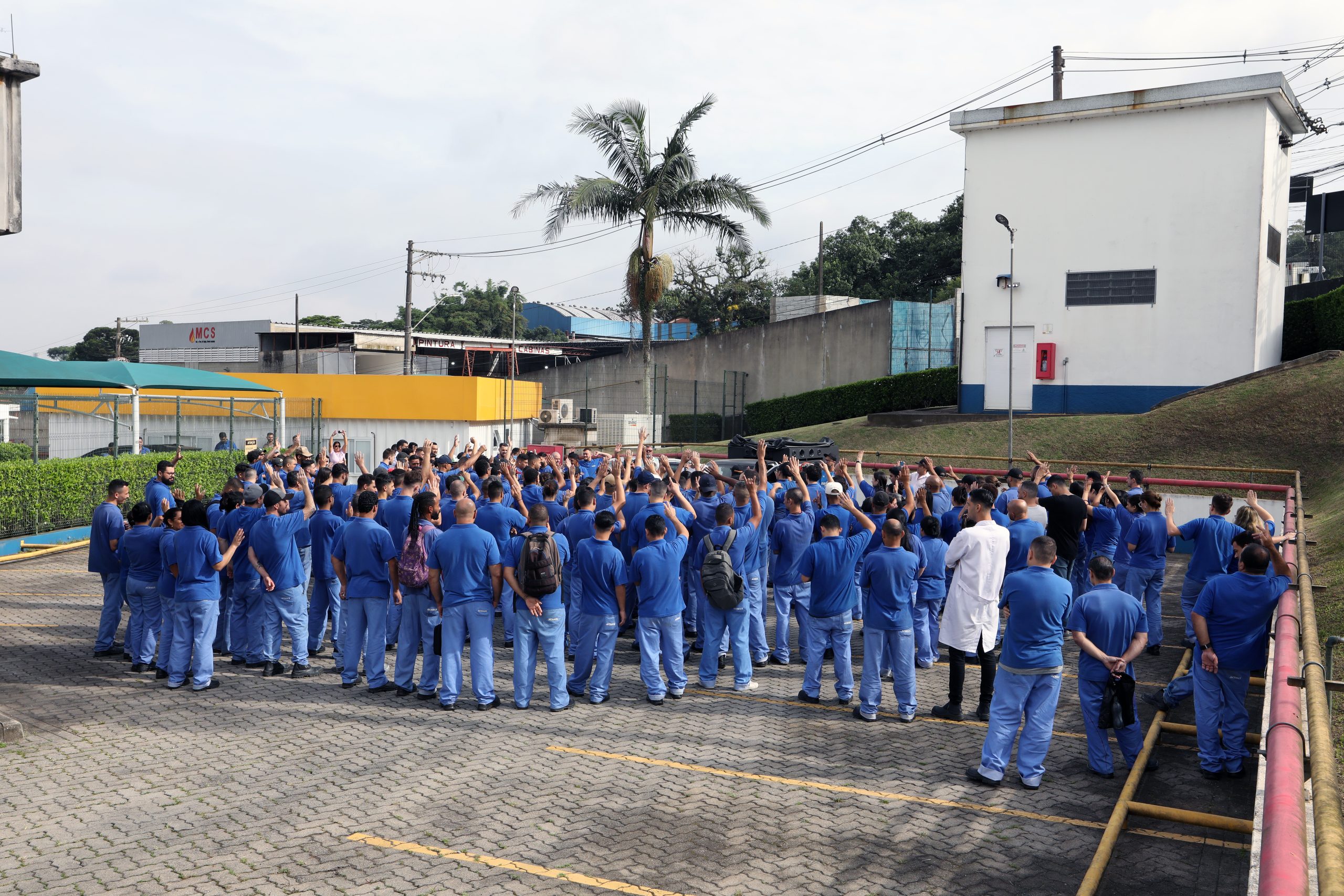 Assembleia na Acrilex   sobre PLR e reajustes. Estrada Galvão Bueno, 5.000 - Batistine, São Bernardo doCampo/SP. Fotos Dino Santos. Brasil_06_12_2023.