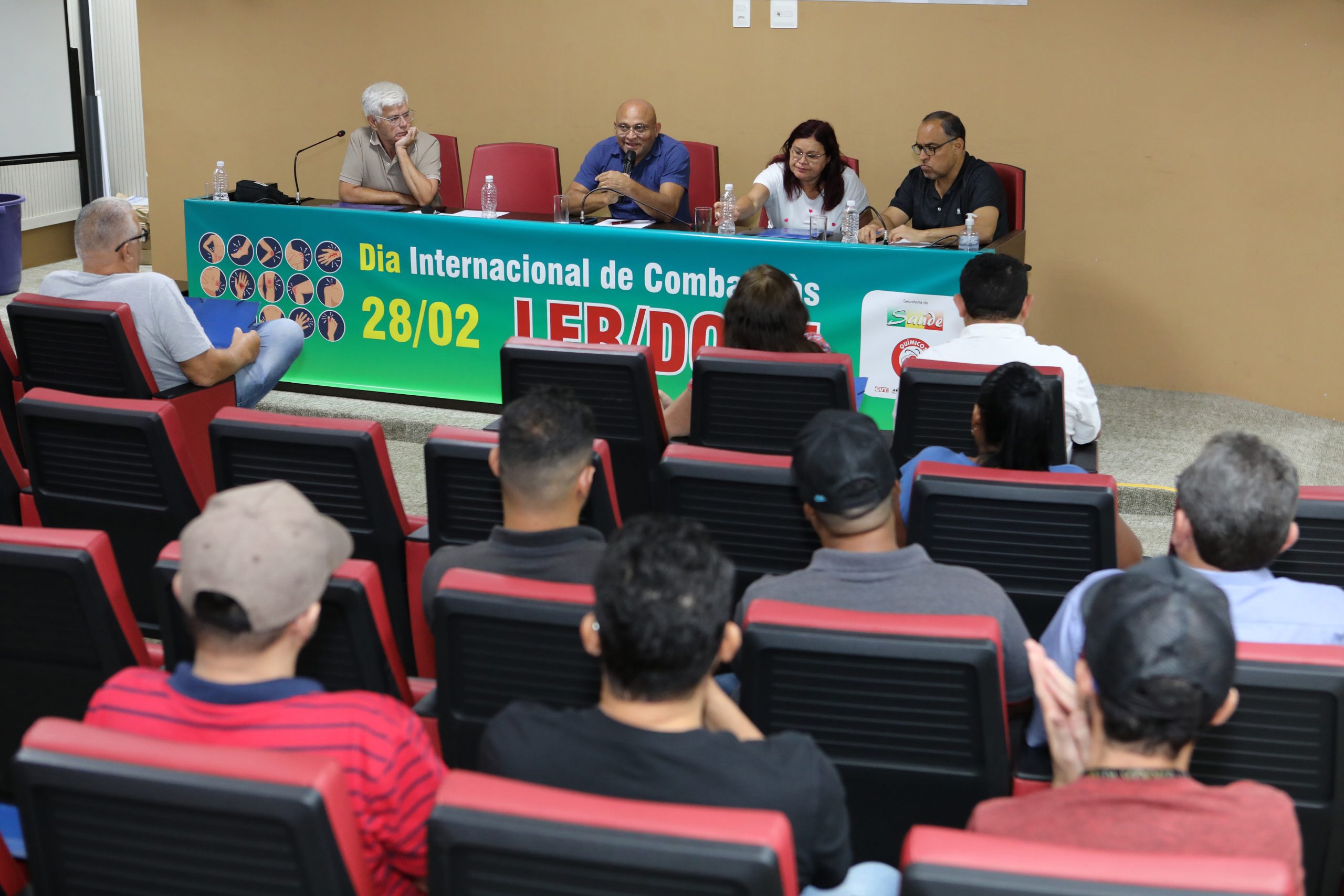 Mesa de debate sobre a LER/DORT realizado no Sindicato dos Químicos do ABC. Rua Senador Fláquer, 813 - Centro, Santo André - SP. Fotos Dino Santos.