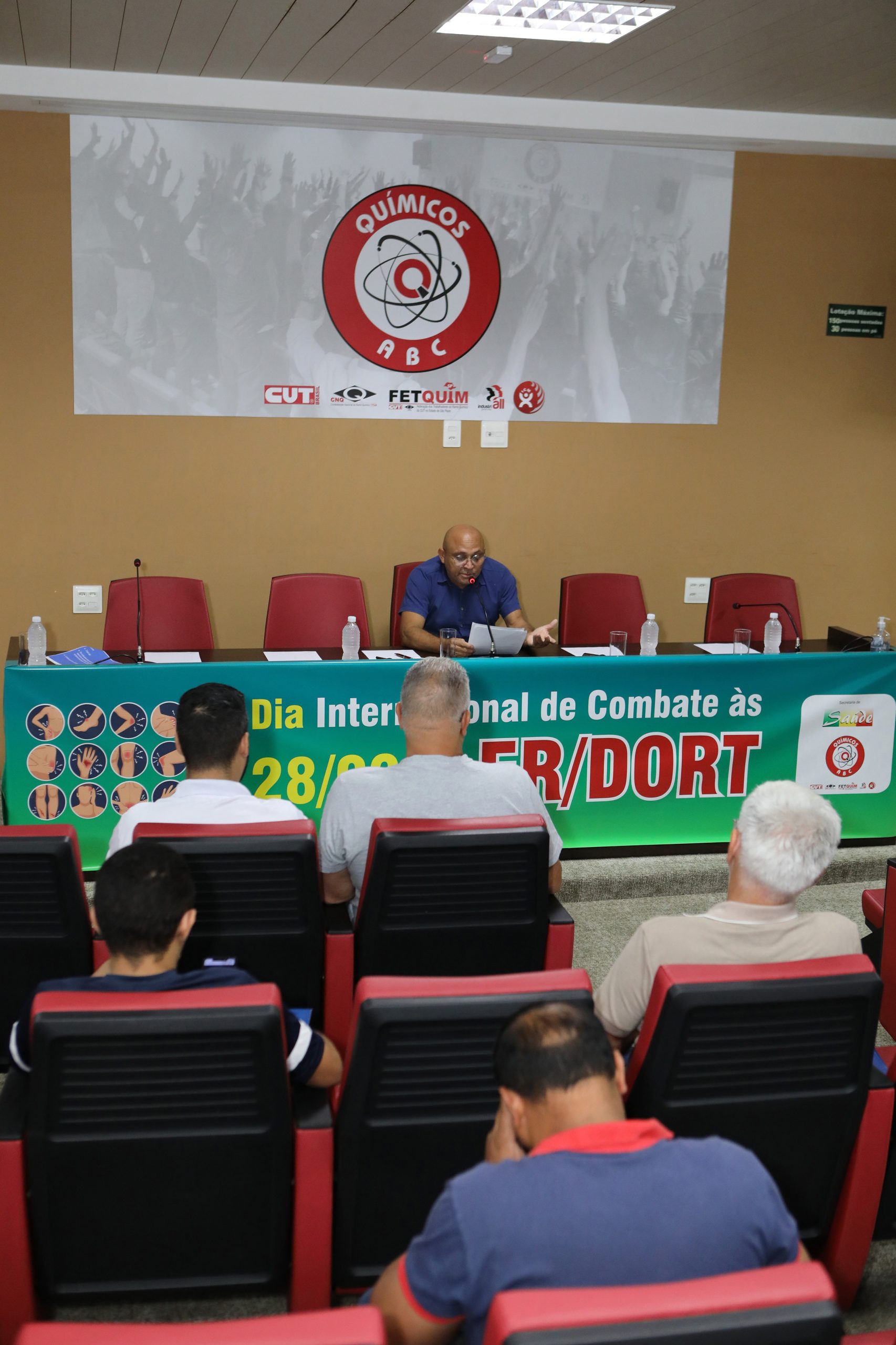 Mesa de debate sobre a LER/DORT realizado no Sindicato dos Químicos do ABC. Rua Senador Fláquer, 813 - Centro, Santo André - SP. Fotos Dino Santos.