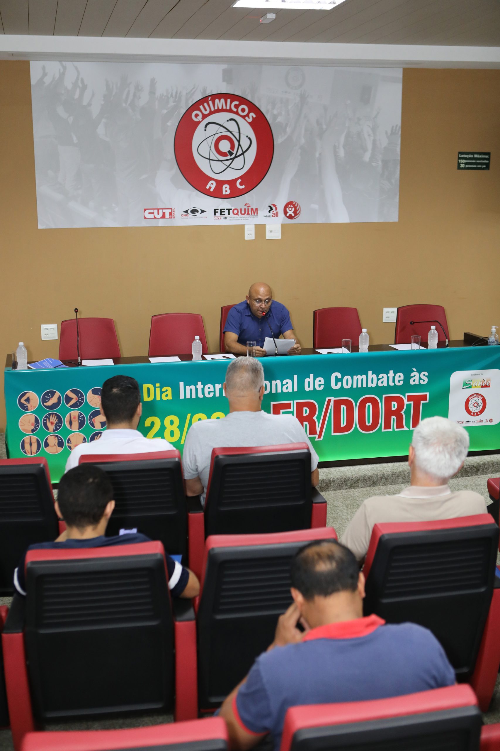 Mesa de debate sobre a LER/DORT realizado no Sindicato dos Químicos do ABC. Rua Senador Fláquer, 813 - Centro, Santo André - SP. Fotos Dino Santos.