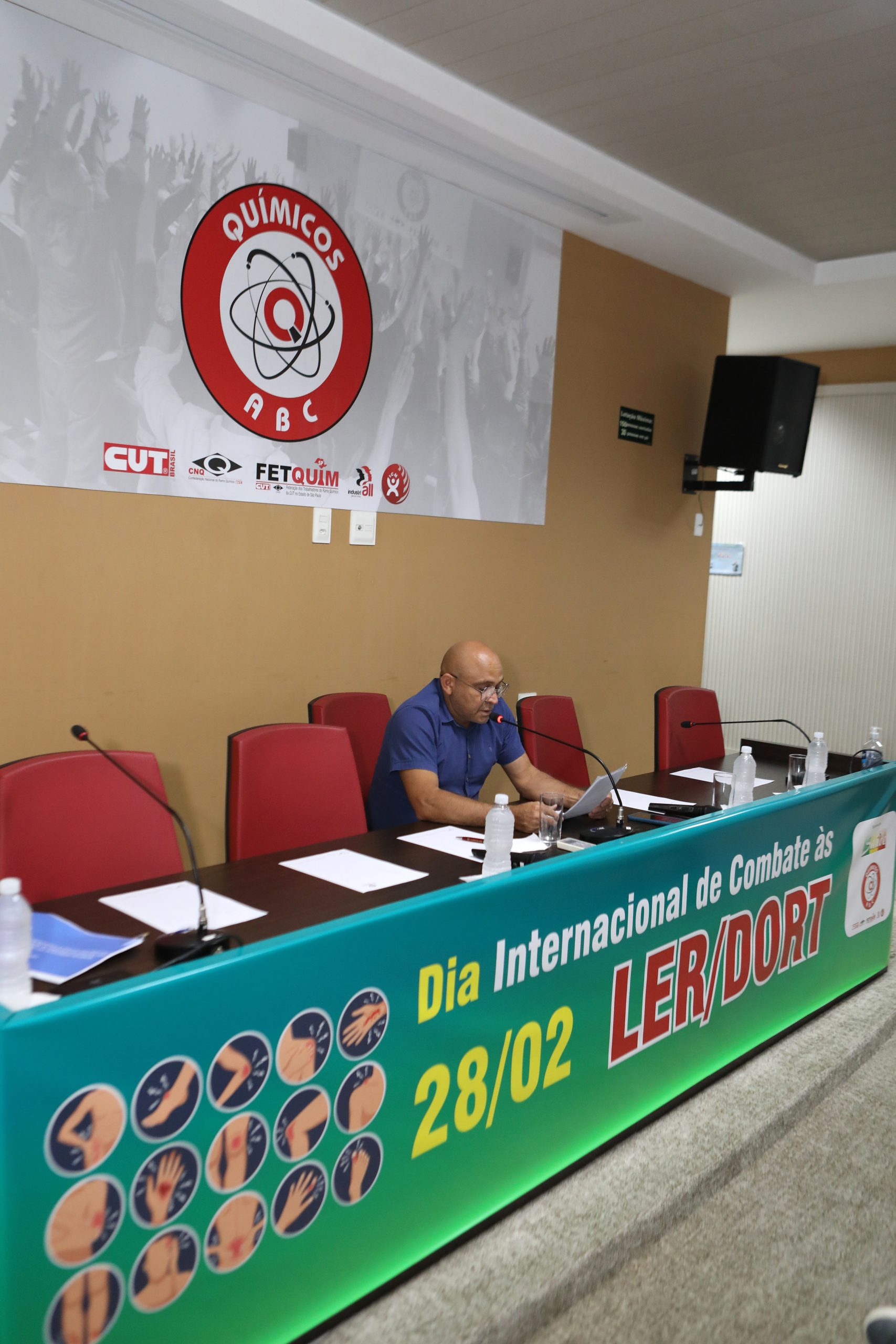 Mesa de debate sobre a LER/DORT realizado no Sindicato dos Químicos do ABC. Rua Senador Fláquer, 813 - Centro, Santo André - SP. Fotos Dino Santos.