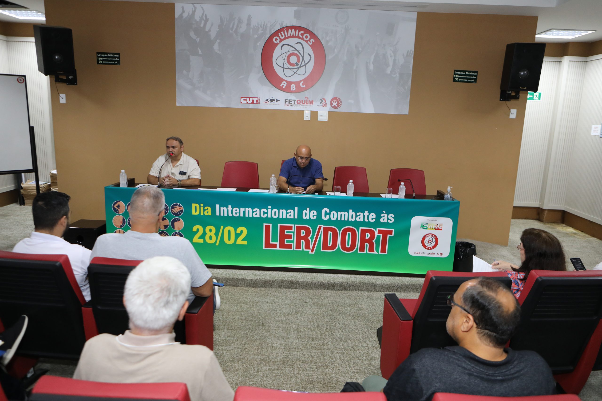 Mesa de debate sobre a LER/DORT realizado no Sindicato dos Químicos do ABC. Rua Senador Fláquer, 813 - Centro, Santo André - SP. Fotos Dino Santos.