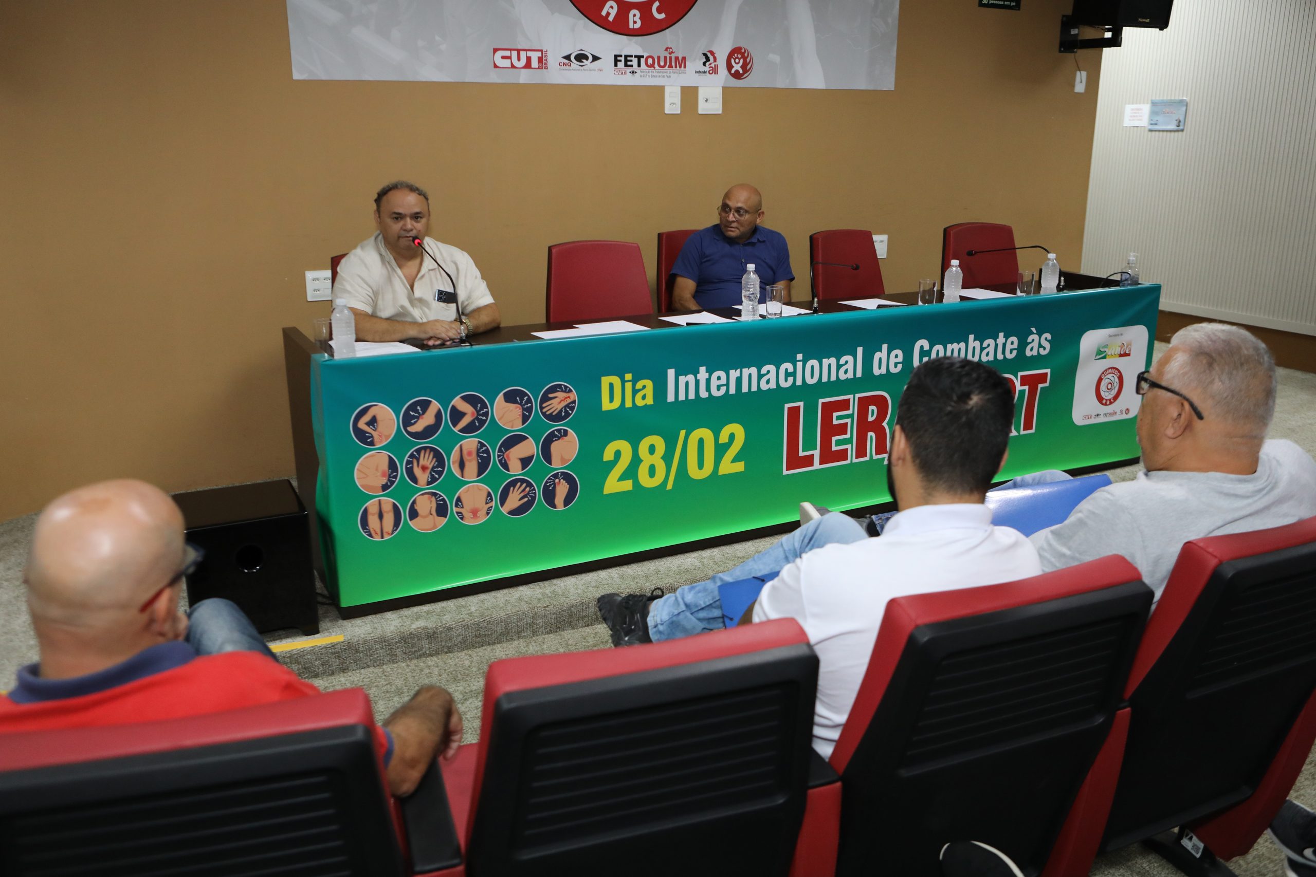 Mesa de debate sobre a LER/DORT realizado no Sindicato dos Químicos do ABC. Rua Senador Fláquer, 813 - Centro, Santo André - SP. Fotos Dino Santos.