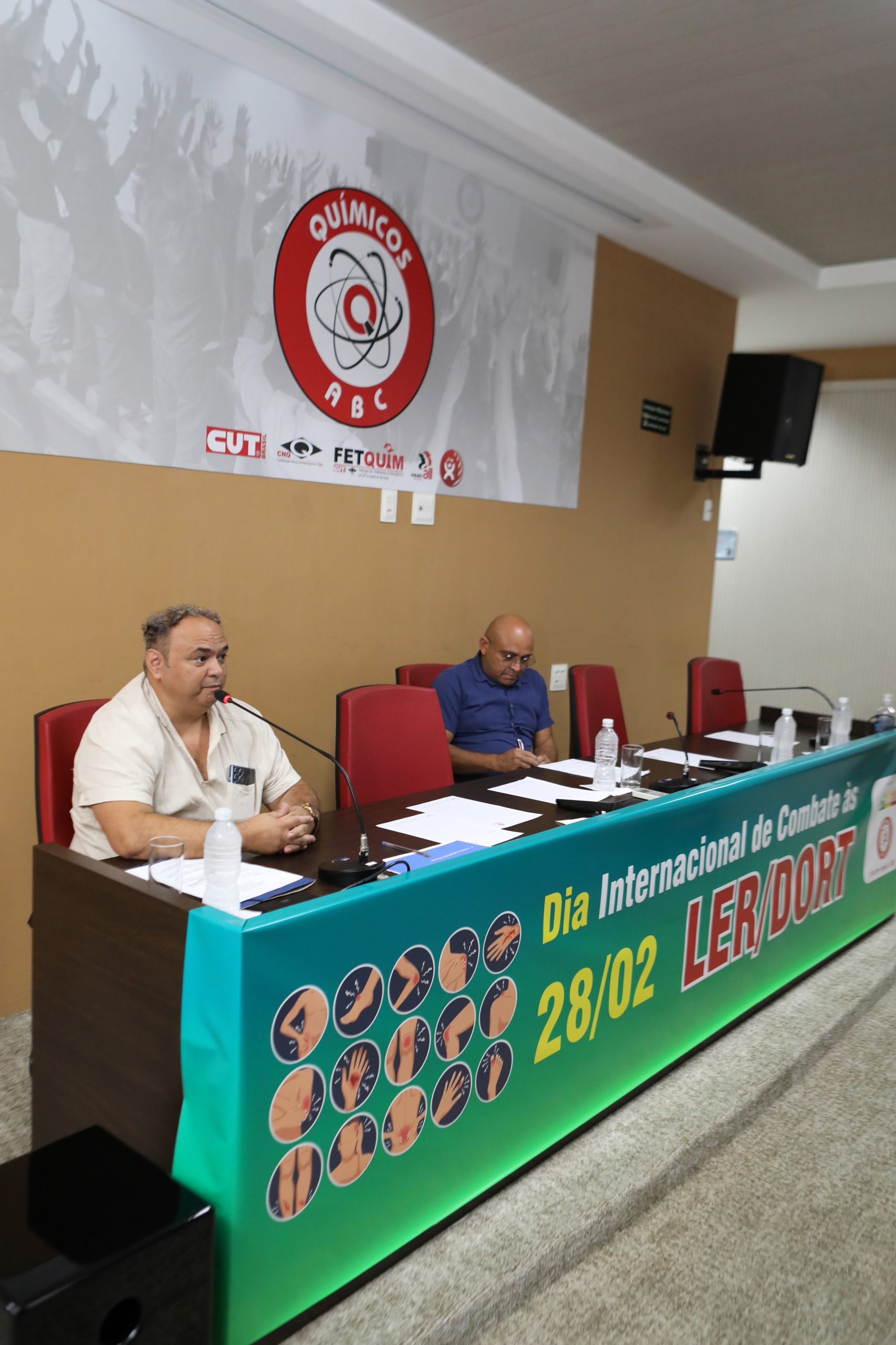 Mesa de debate sobre a LER/DORT realizado no Sindicato dos Químicos do ABC. Rua Senador Fláquer, 813 - Centro, Santo André - SP. Fotos Dino Santos.