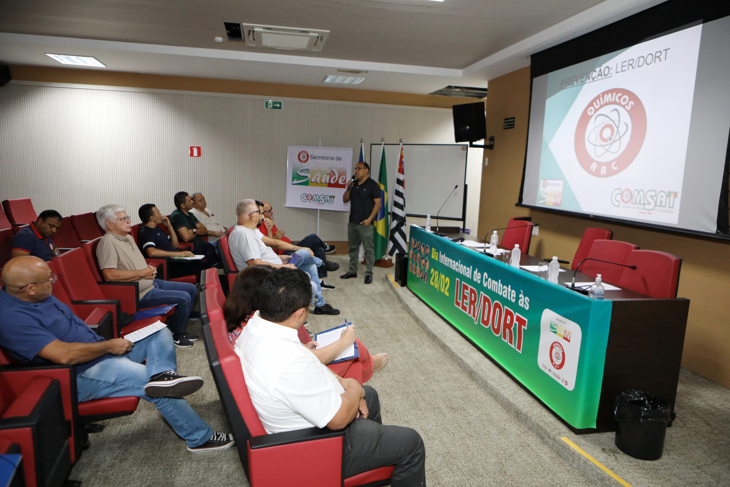 Mesa de debate sobre a LER/DORT realizado no Sindicato dos Químicos do ABC. Rua Senador Fláquer, 813 - Centro, Santo André - SP. Fotos Dino Santos.