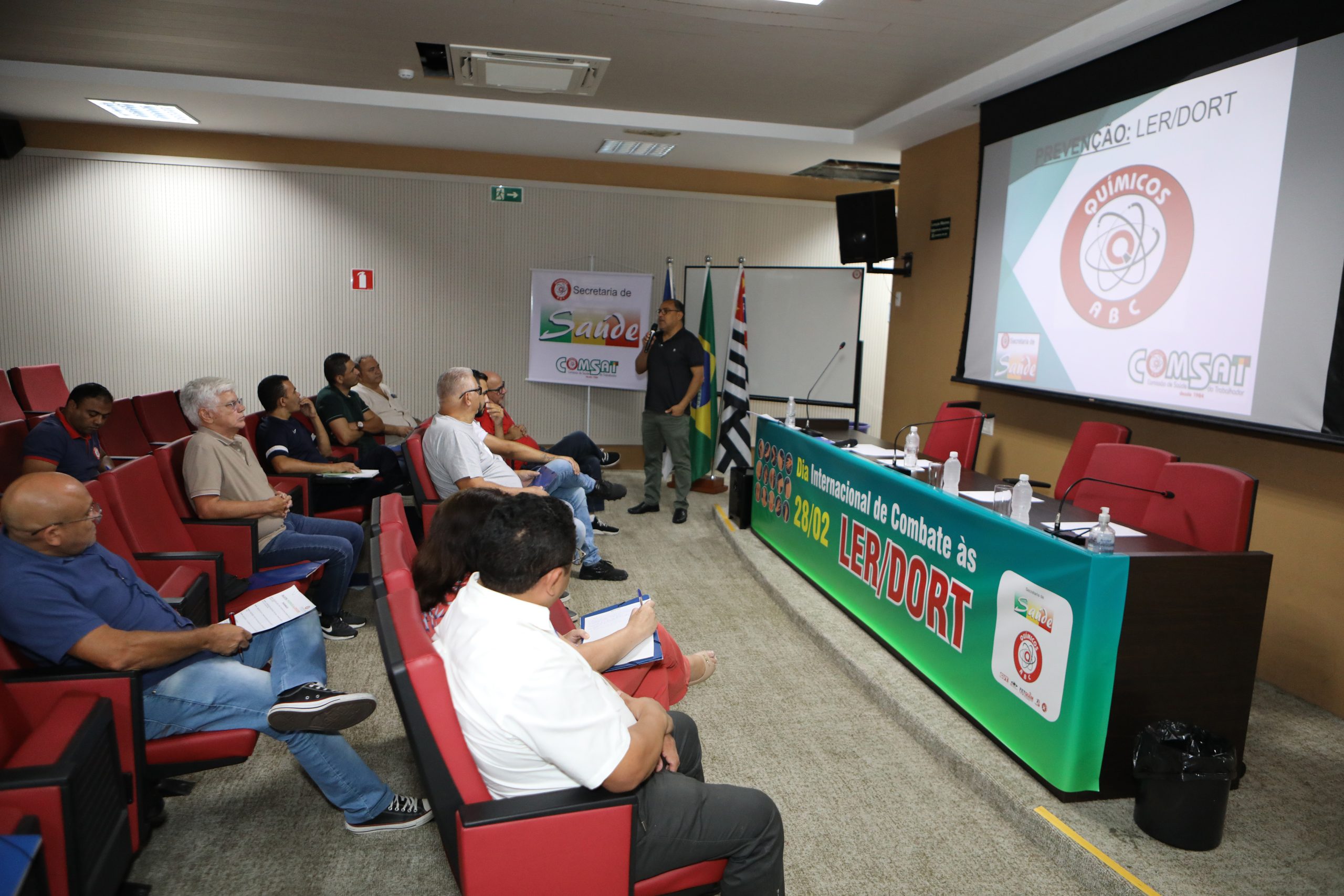 Mesa de debate sobre a LER/DORT realizado no Sindicato dos Químicos do ABC. Rua Senador Fláquer, 813 - Centro, Santo André - SP. Fotos Dino Santos.