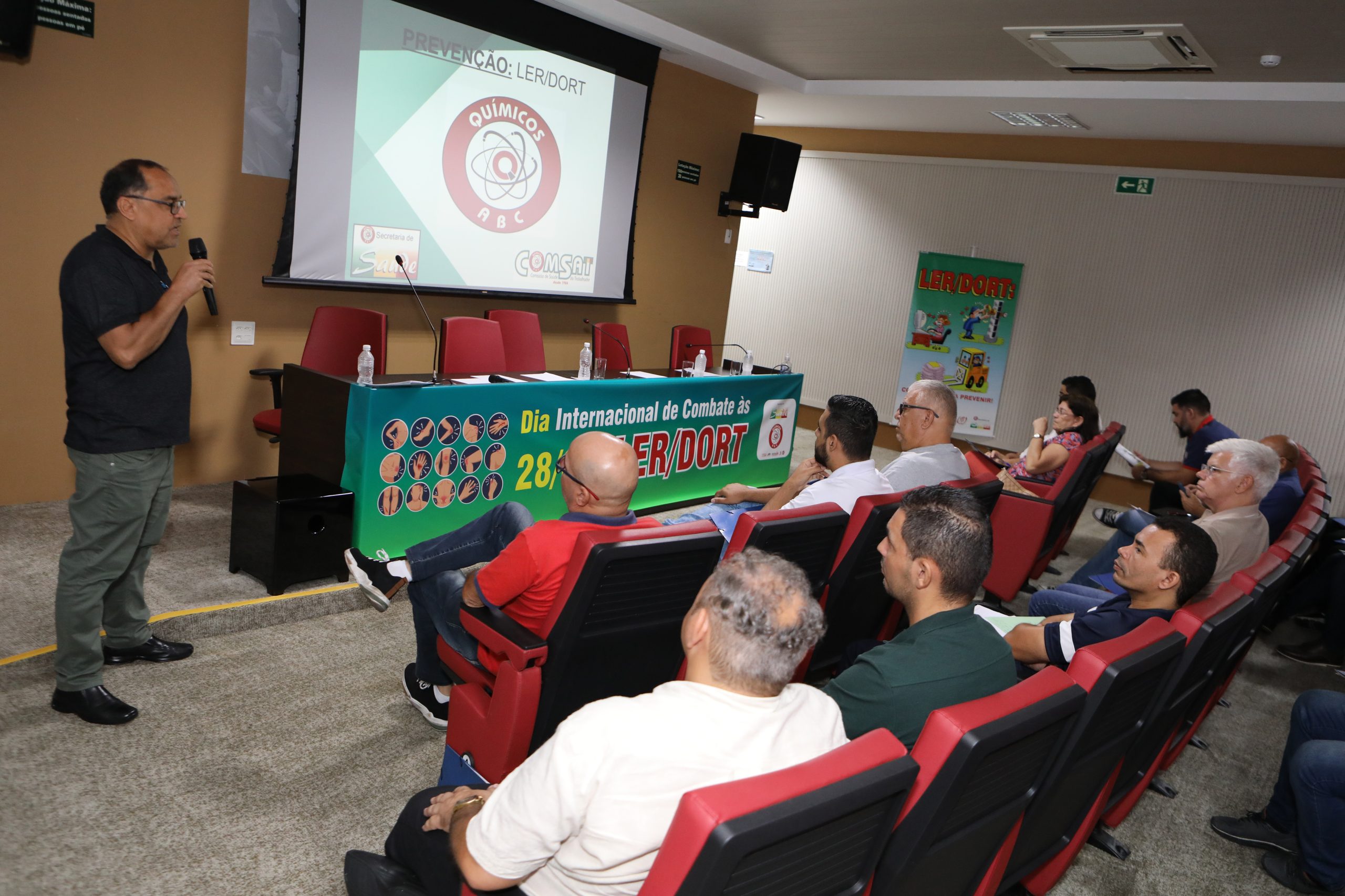 Mesa de debate sobre a LER/DORT realizado no Sindicato dos Químicos do ABC. Rua Senador Fláquer, 813 - Centro, Santo André - SP. Fotos Dino Santos.