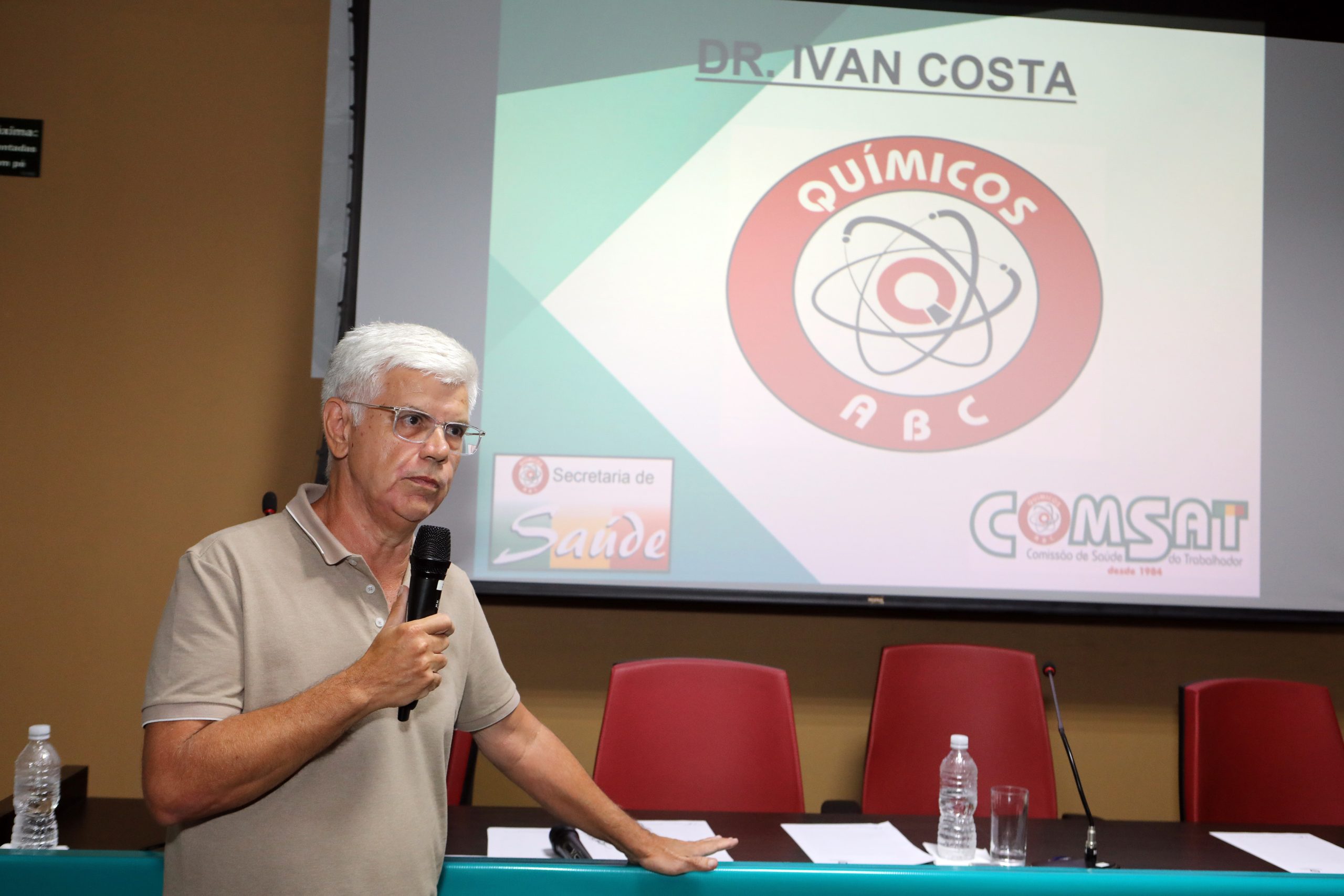 Mesa de debate sobre a LER/DORT realizado no Sindicato dos Químicos do ABC. Rua Senador Fláquer, 813 - Centro, Santo André - SP. Fotos Dino Santos.