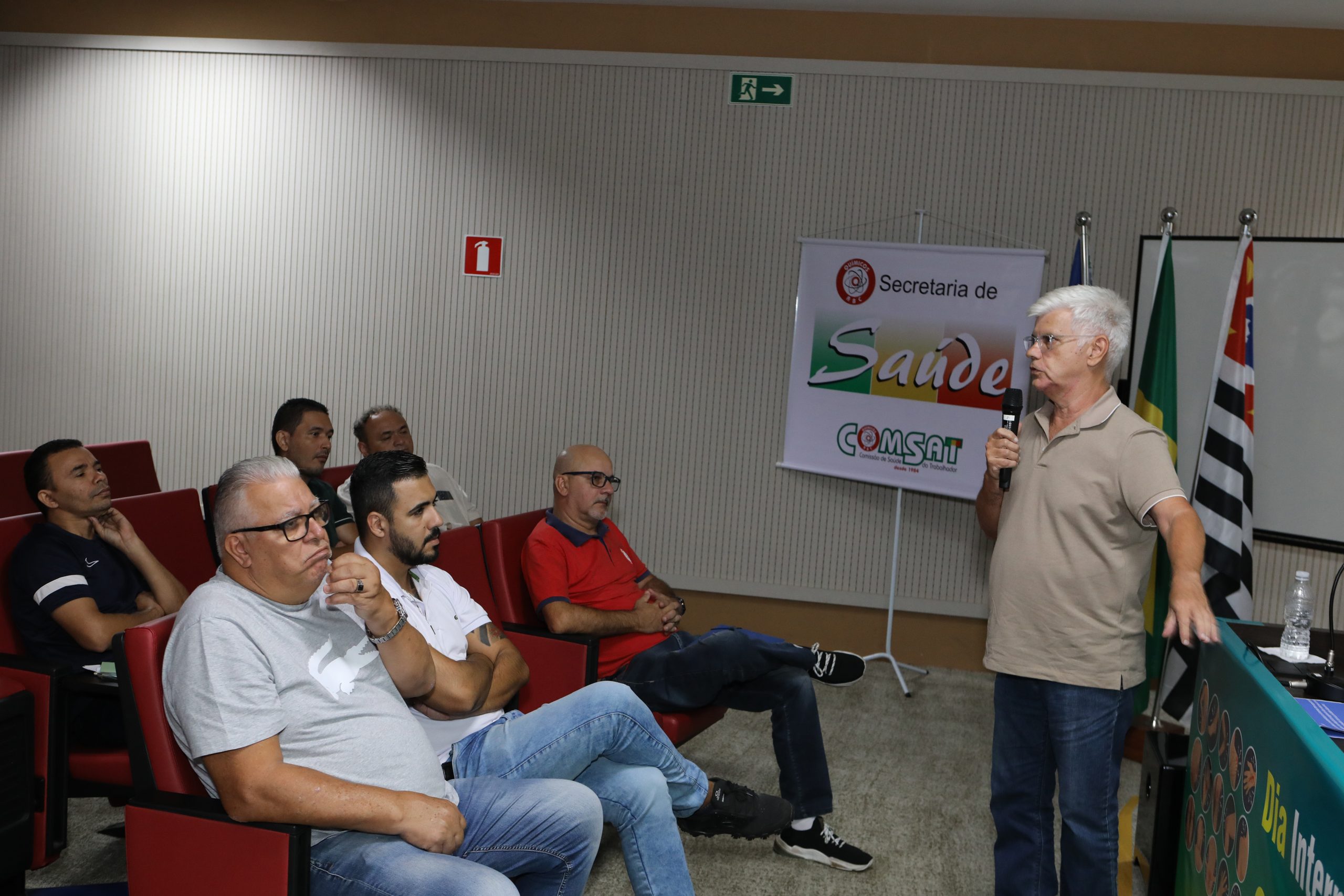 Mesa de debate sobre a LER/DORT realizado no Sindicato dos Químicos do ABC. Rua Senador Fláquer, 813 - Centro, Santo André - SP. Fotos Dino Santos.