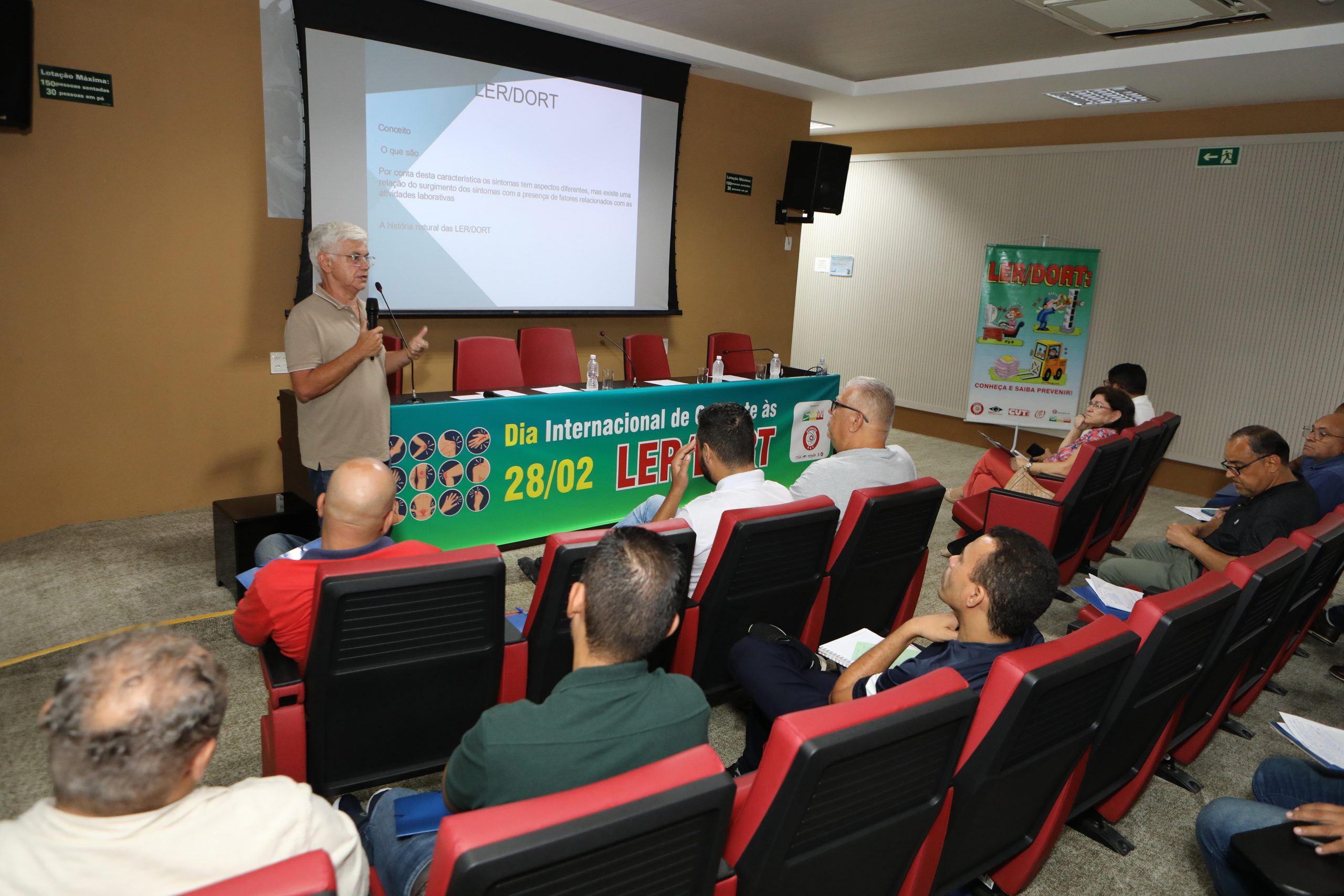 Mesa de debate sobre a LER/DORT realizado no Sindicato dos Químicos do ABC. Rua Senador Fláquer, 813 - Centro, Santo André - SP. Fotos Dino Santos.	