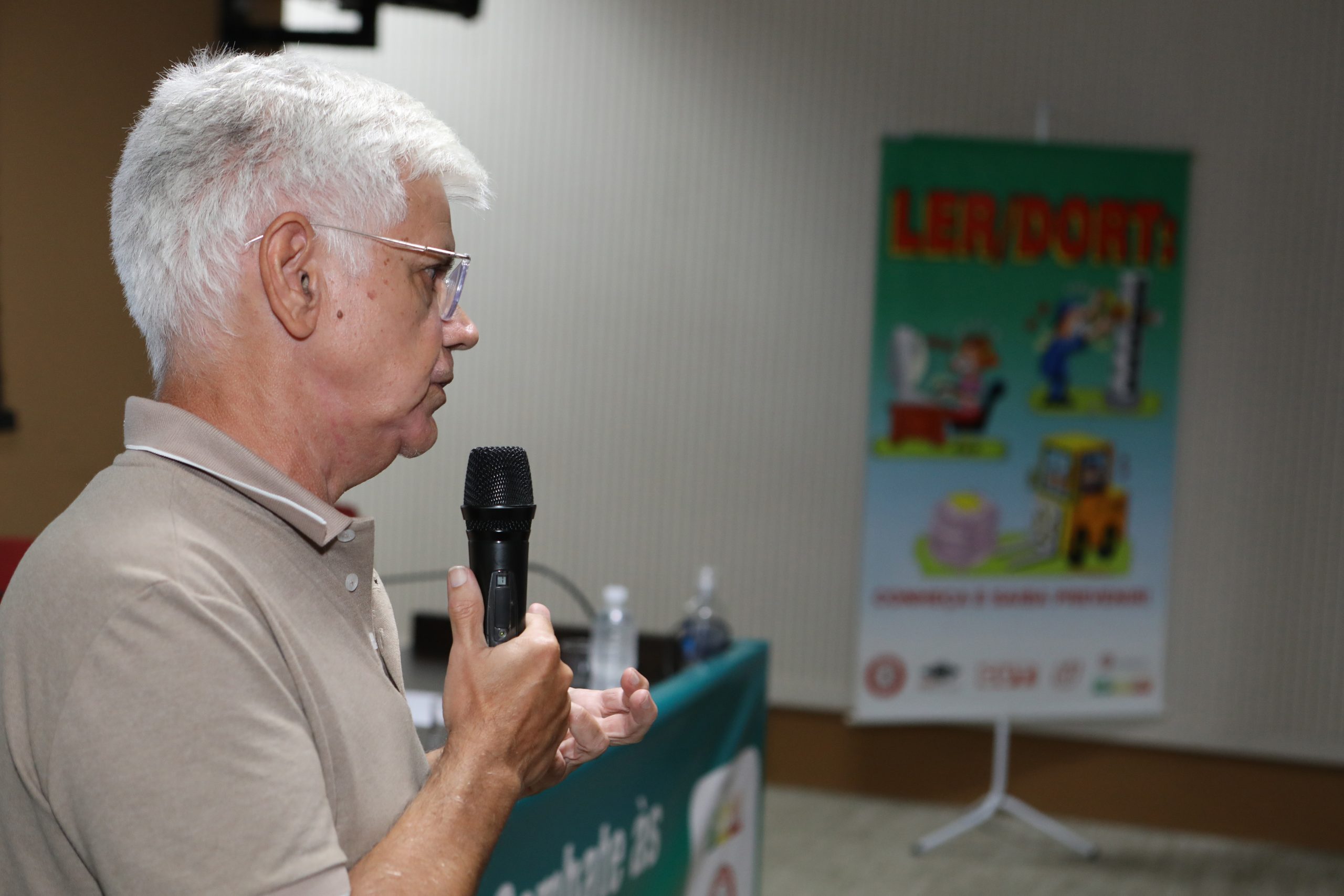 Mesa de debate sobre a LER/DORT realizado no Sindicato dos Químicos do ABC. Rua Senador Fláquer, 813 - Centro, Santo André - SP. Fotos Dino Santos.