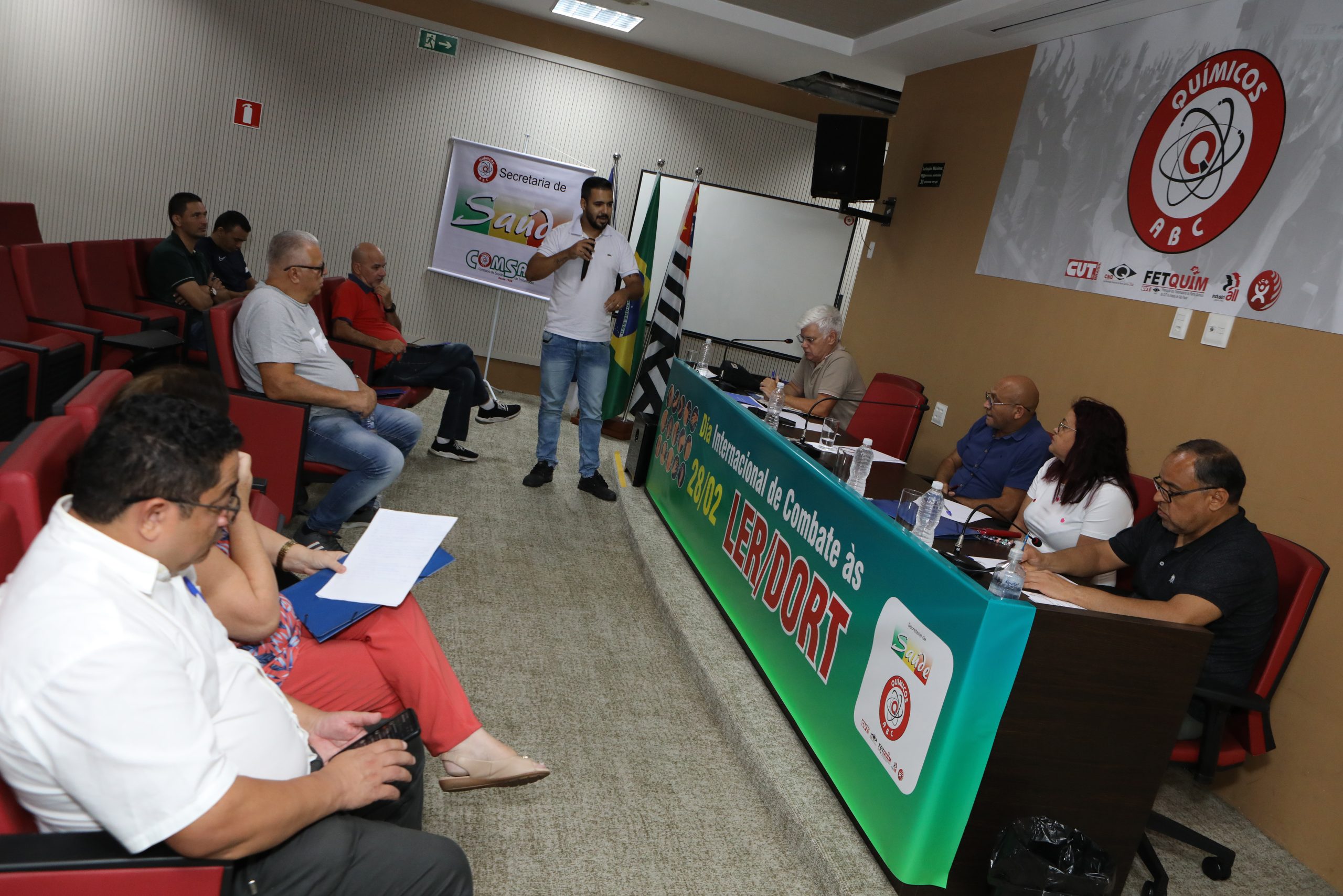 Mesa de debate sobre a LER/DORT realizado no Sindicato dos Químicos do ABC. Rua Senador Fláquer, 813 - Centro, Santo André - SP. Fotos Dino Santos.