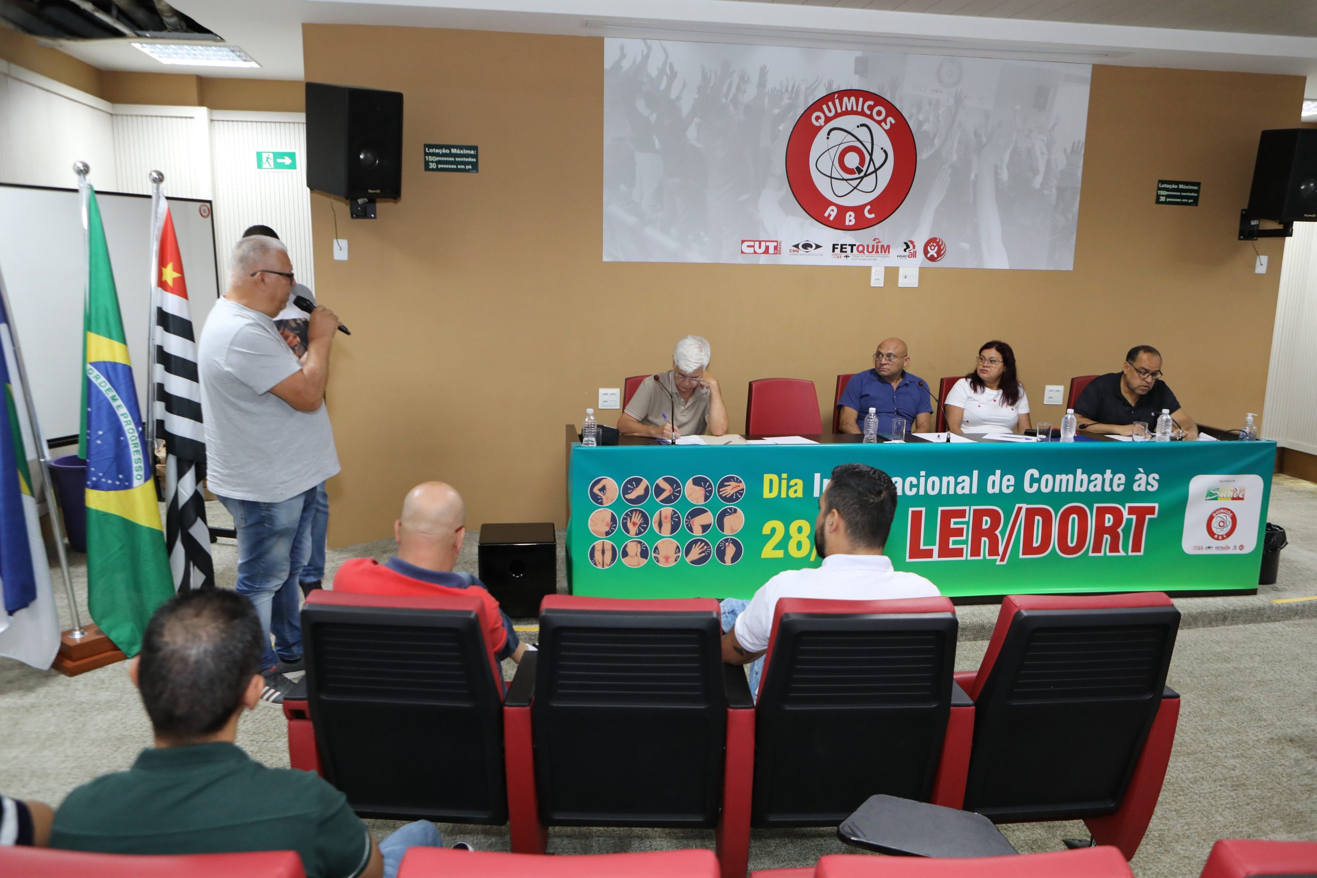 Mesa de debate sobre a LER/DORT realizado no Sindicato dos Químicos do ABC. Rua Senador Fláquer, 813 - Centro, Santo André - SP. Fotos Dino Santos.