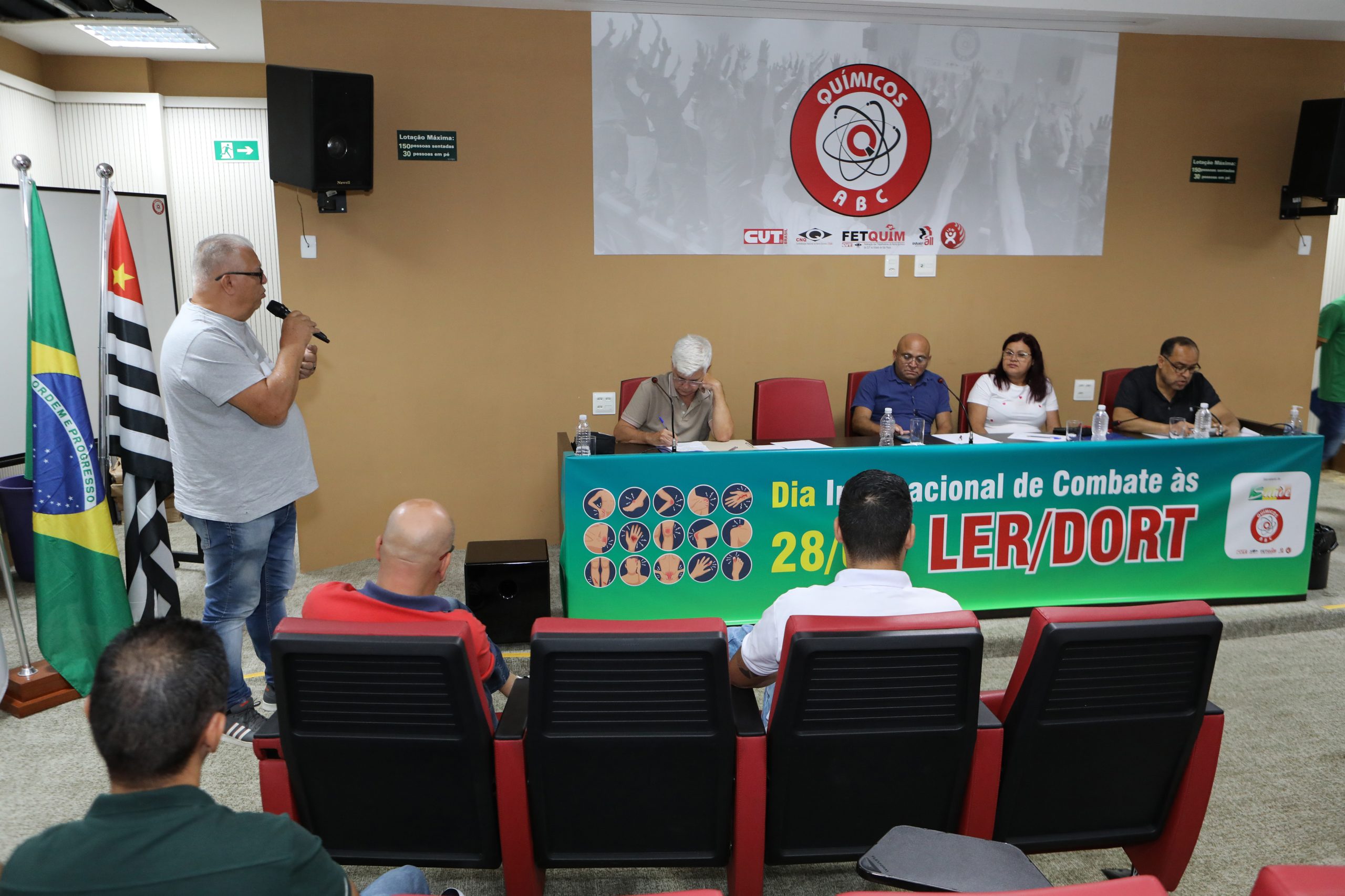 Mesa de debate sobre a LER/DORT realizado no Sindicato dos Químicos do ABC. Rua Senador Fláquer, 813 - Centro, Santo André - SP. Fotos Dino Santos.