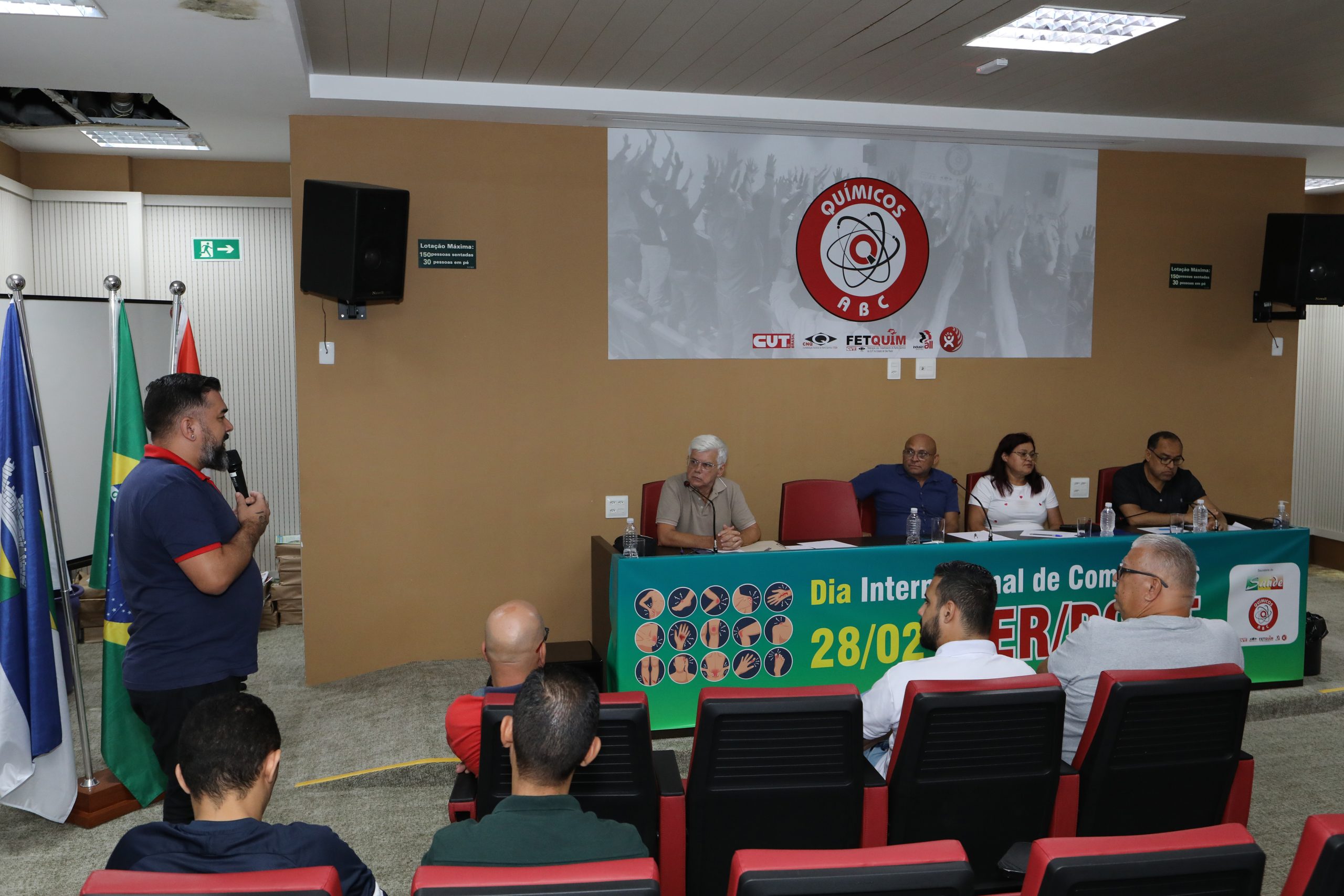 Mesa de debate sobre a LER/DORT realizado no Sindicato dos Químicos do ABC. Rua Senador Fláquer, 813 - Centro, Santo André - SP. Fotos Dino Santos.