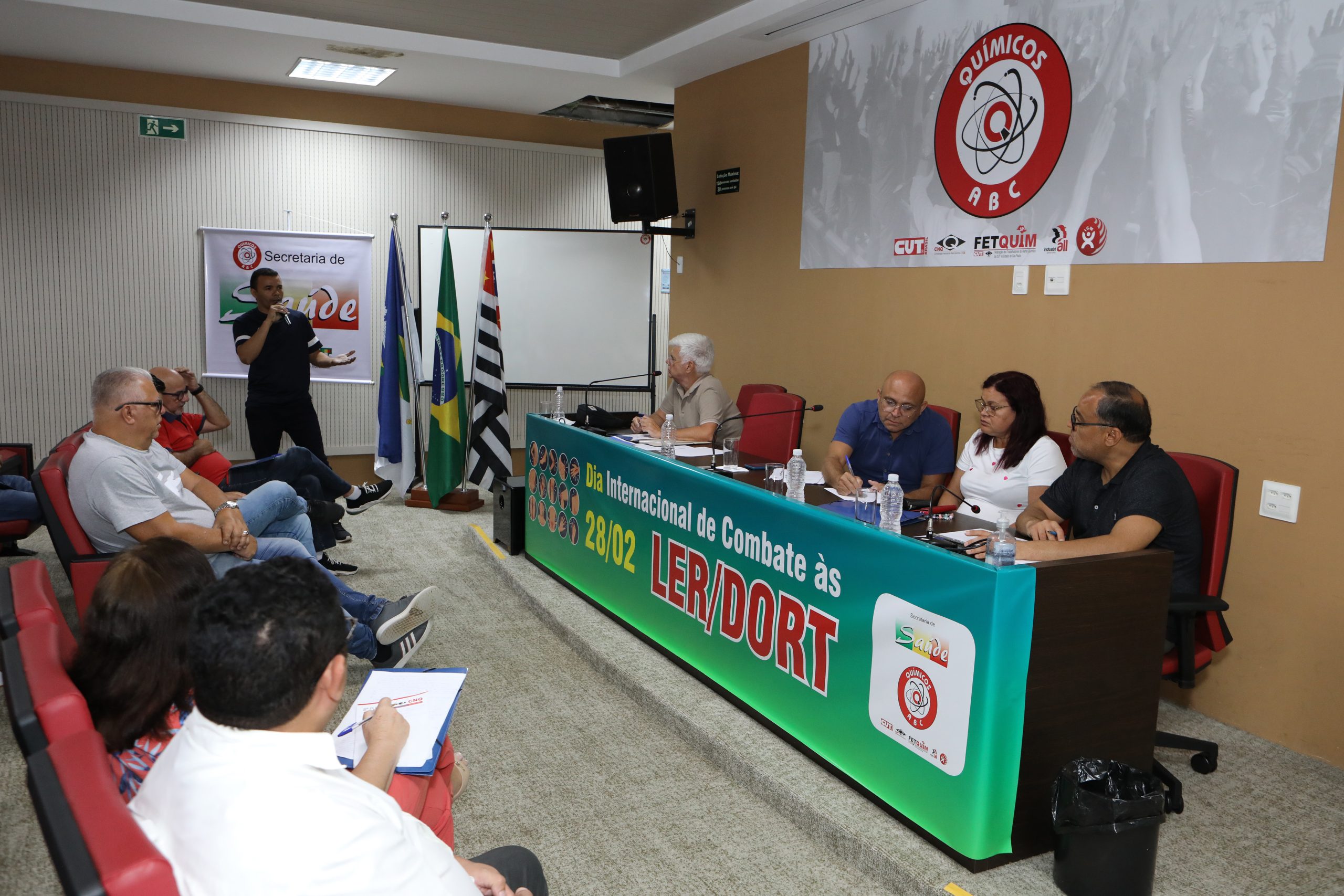 Mesa de debate sobre a LER/DORT realizado no Sindicato dos Químicos do ABC. Rua Senador Fláquer, 813 - Centro, Santo André - SP. Fotos Dino Santos.