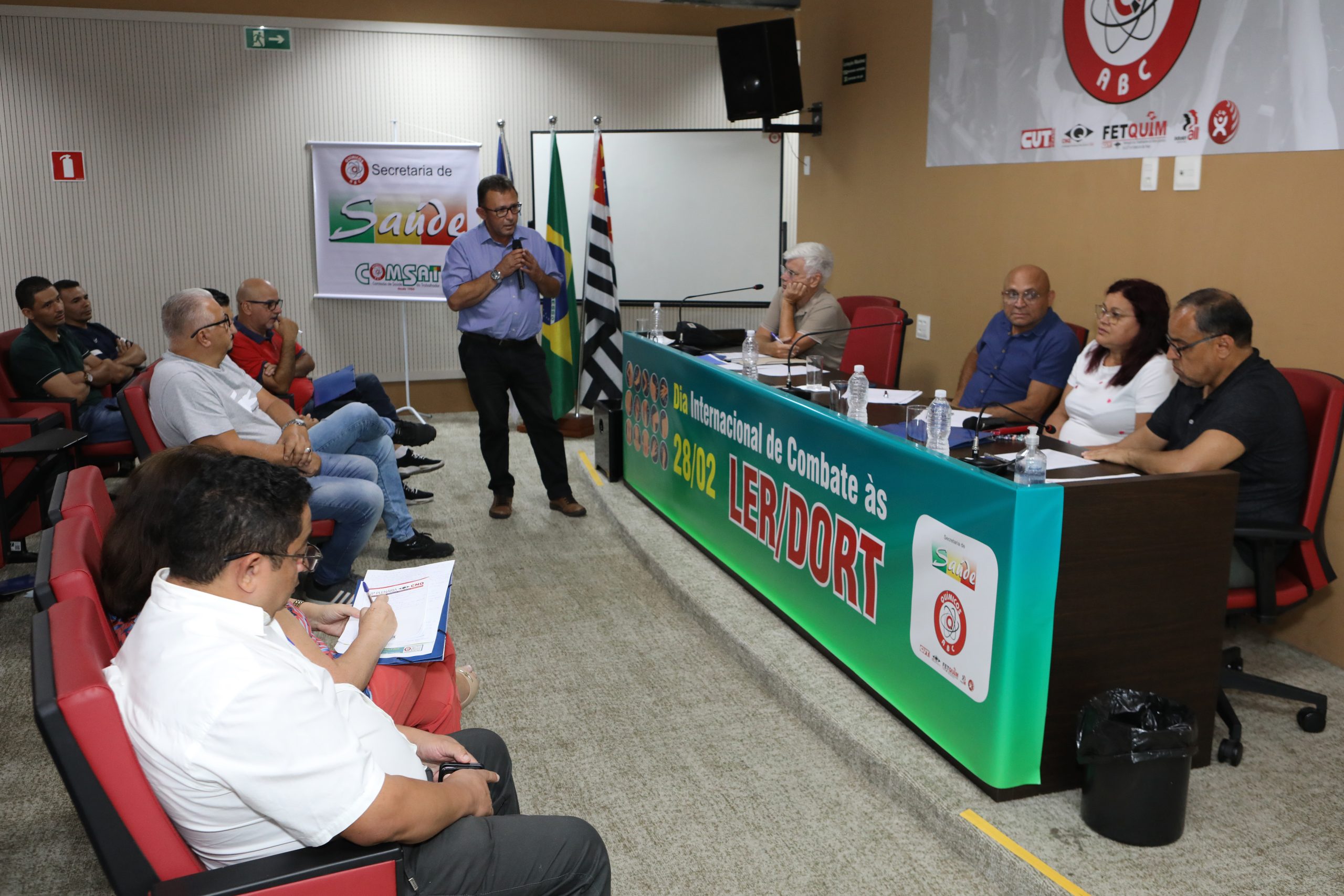 Mesa de debate sobre a LER/DORT realizado no Sindicato dos Químicos do ABC. Rua Senador Fláquer, 813 - Centro, Santo André - SP. Fotos Dino Santos.