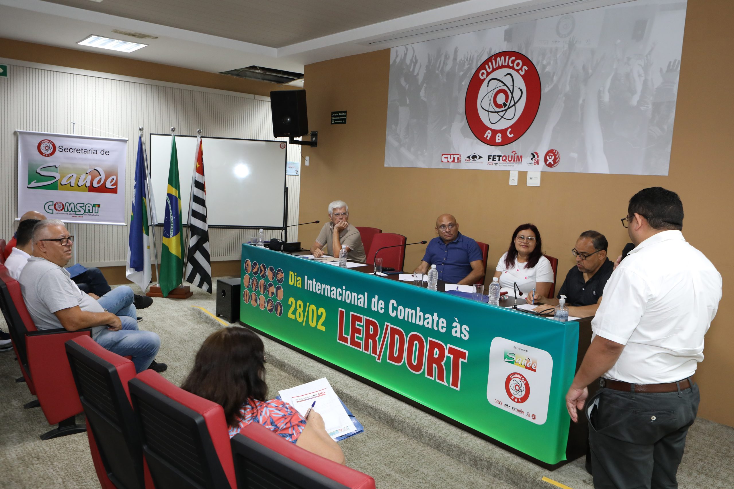 Mesa de debate sobre a LER/DORT realizado no Sindicato dos Químicos do ABC. Rua Senador Fláquer, 813 - Centro, Santo André - SP. Fotos Dino Santos.