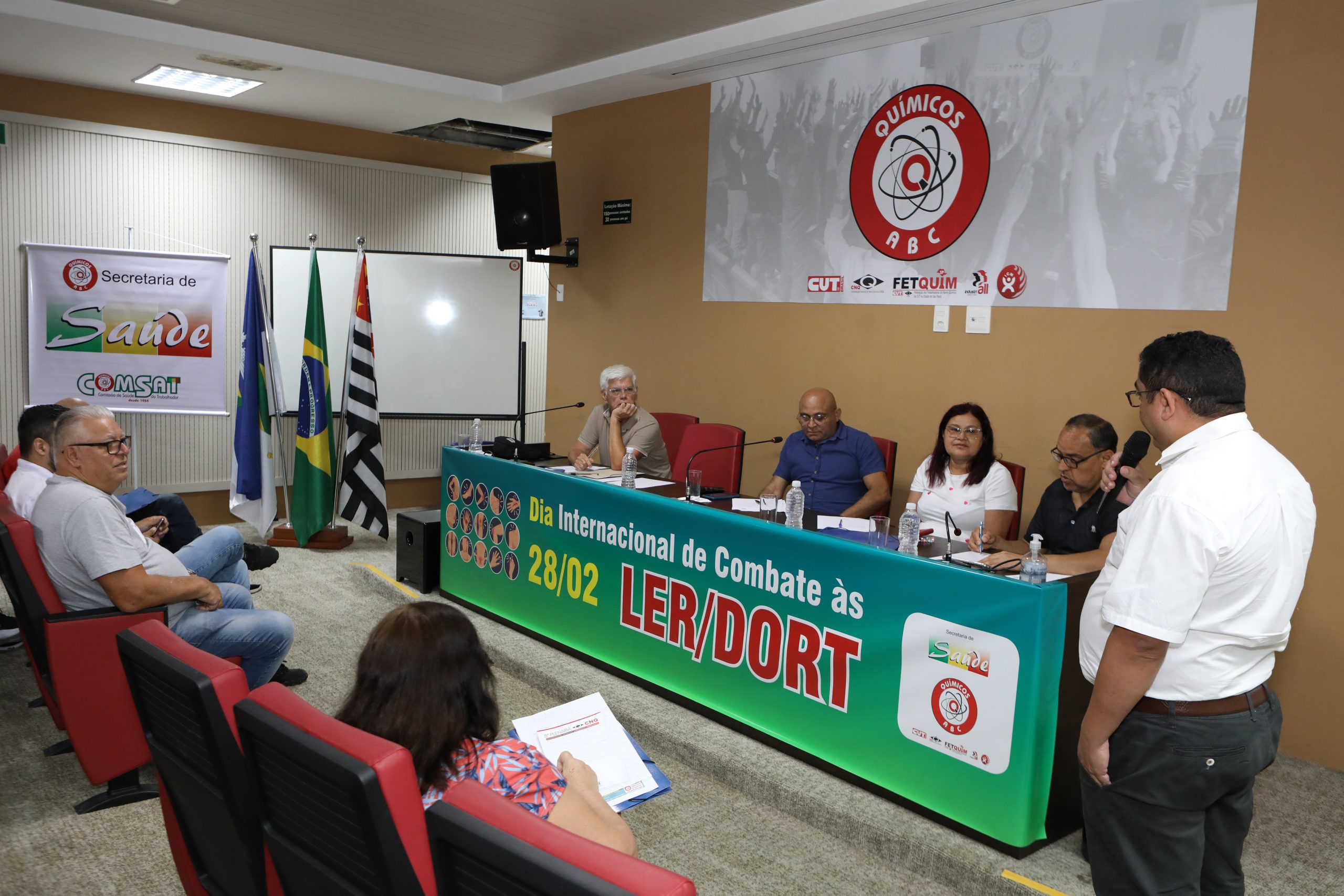 Mesa de debate sobre a LER/DORT realizado no Sindicato dos Químicos do ABC. Rua Senador Fláquer, 813 - Centro, Santo André - SP. Fotos Dino Santos.