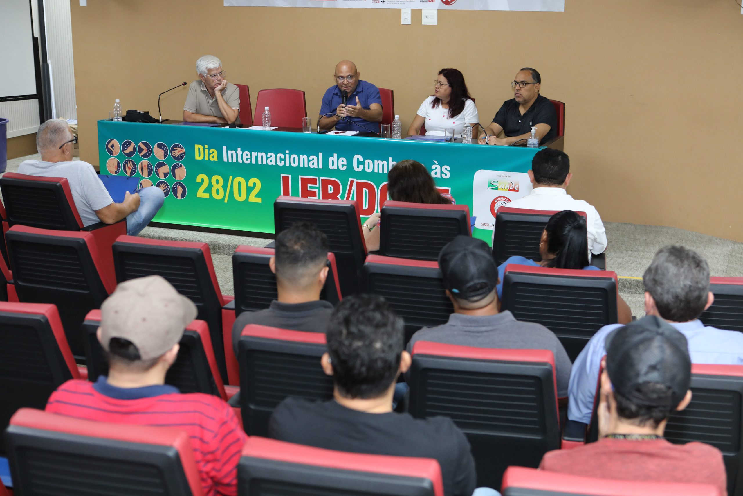 Mesa de debate sobre a LER/DORT realizado no Sindicato dos Químicos do ABC. Rua Senador Fláquer, 813 - Centro, Santo André - SP. Fotos Dino Santos.