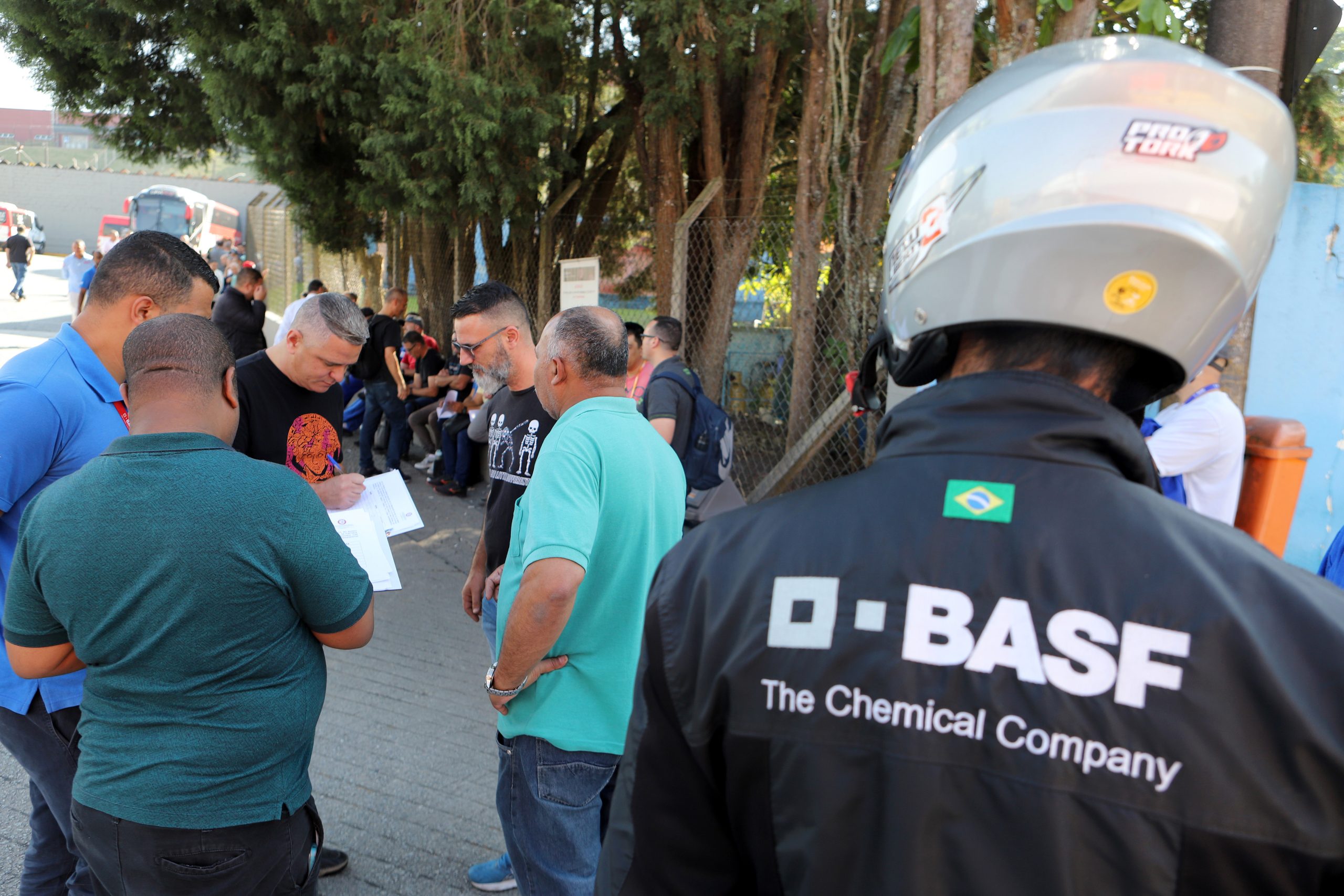 BASF assembleia para esclarecer os trabalhadores sobre as propostas apresentada pela empresa na mesa de negociação no Ministério do Trabalho e Emprego - MTE. em São Paulo - SP. Fotos Dino Santos. Brasil_12_06_2024.