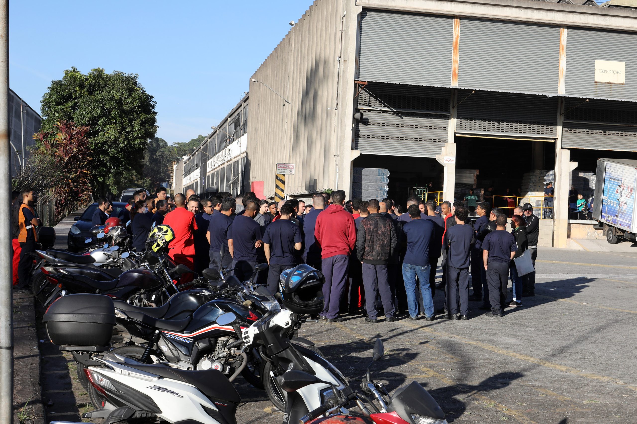 Assembleia na empresa Sankonfort Colhões com os trabalhadores sobre plano de saúde e cesta básica. Fotos Dino Santos. Brasil_20_06_2024. com os trabalhadores sobre plano de saúde e cesta básica. Fotos Dino Santos. Brasil_20_06_2024.