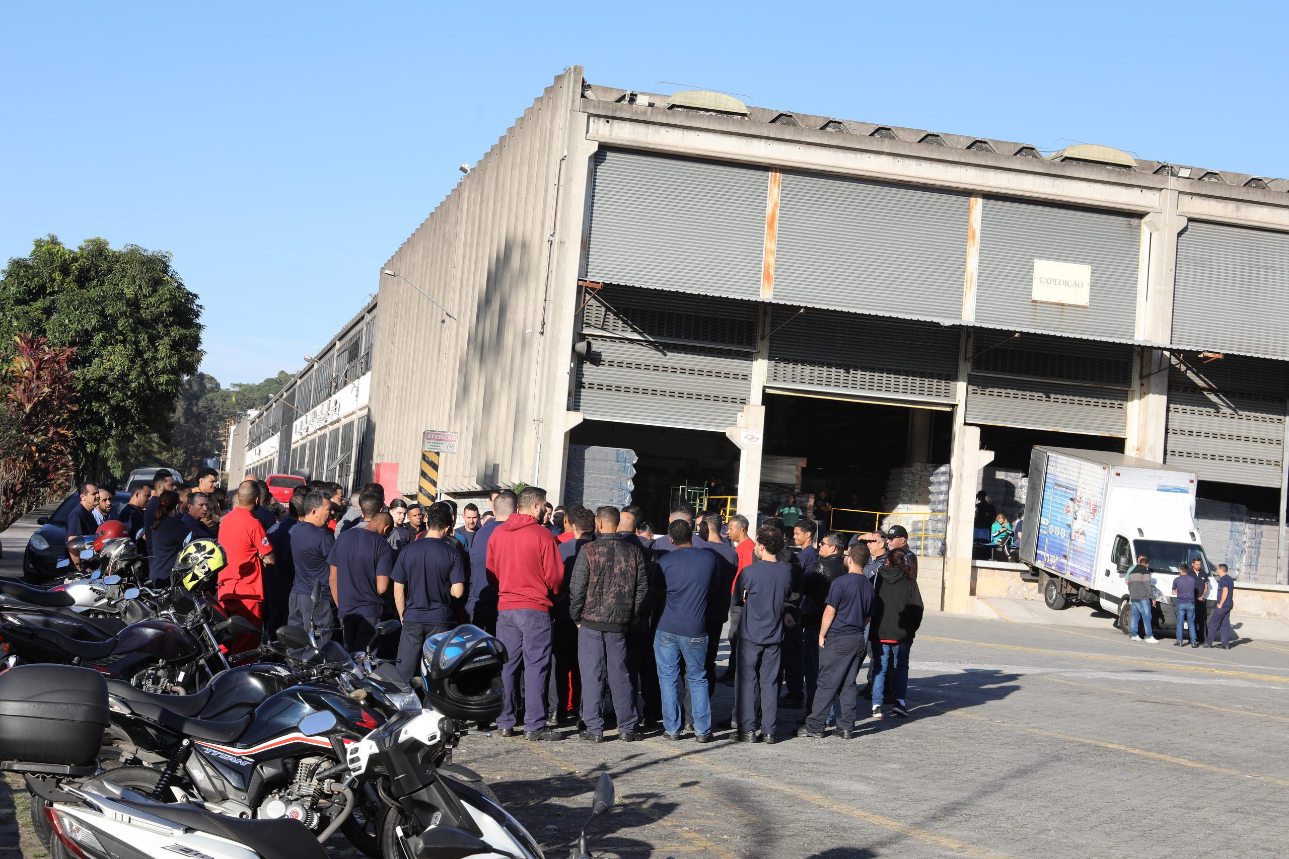 Assembleia na empresa Sankonfort Colhões com os trabalhadores sobre plano de saúde e cesta básica. Fotos Dino Santos. Brasil_20_06_2024. com os trabalhadores sobre plano de saúde e cesta básica. Fotos Dino Santos. Brasil_20_06_2024.