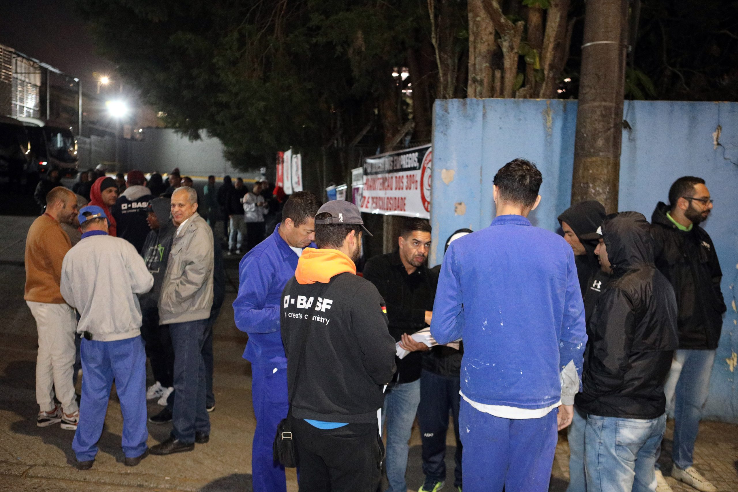 Ato de apoio à luta dos trabalhadores e trabalhadoras do Setor de Tintas Automotivas da BASF Demarchi com a participação de dirigentes internacionais da América do Sul e vários sindicatos da região, como Gráficos e Metalúrgicos, além das Federações Químicas e Metalúrgica de SP e CNQ. Fotos Dino Santos. Brasil_21_06_2024