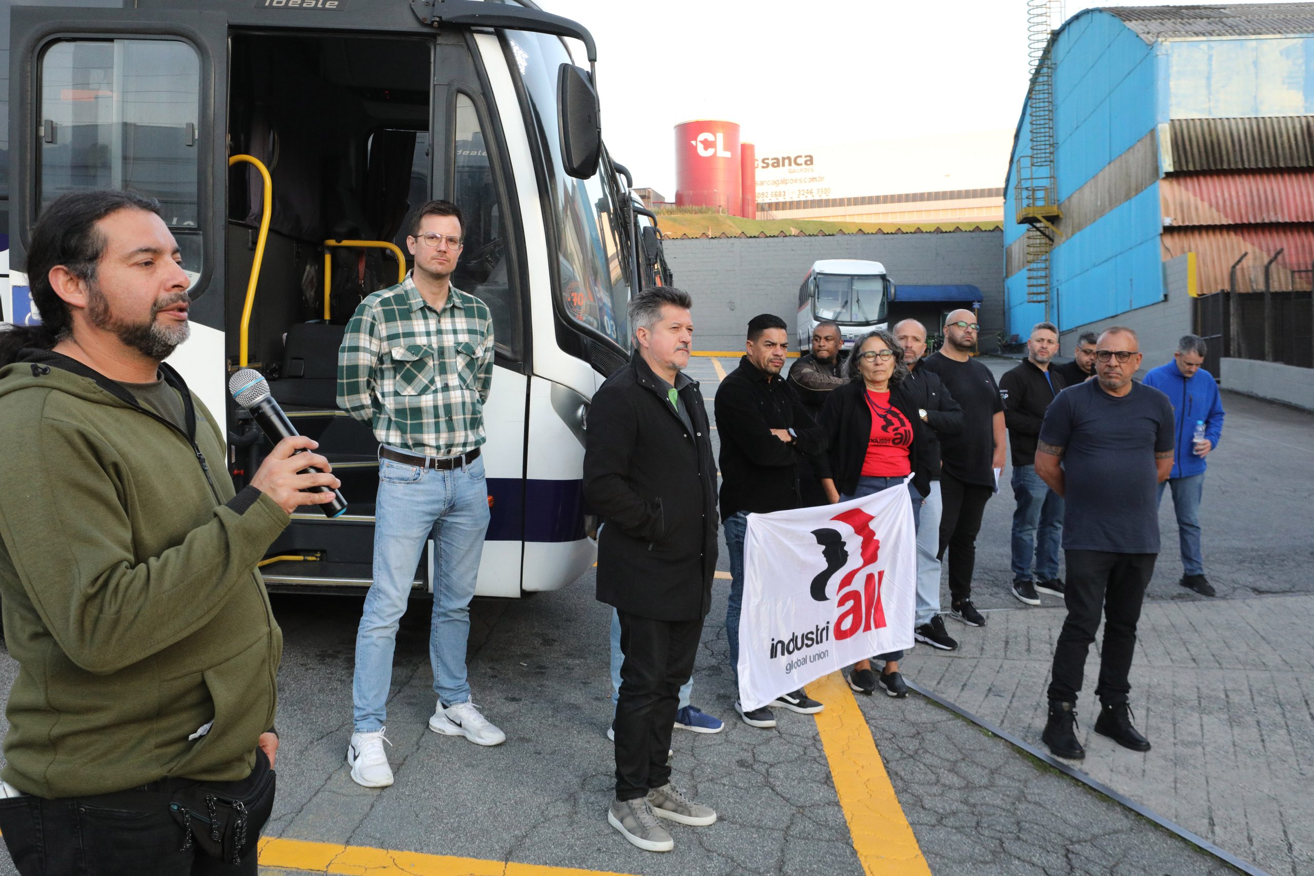 Ato de apoio à luta dos trabalhadores e trabalhadoras do Setor de Tintas Automotivas da BASF Demarchi com a participação de dirigentes internacionais da América do Sul e vários sindicatos da região, como Gráficos e Metalúrgicos, além das Federações Químicas e Metalúrgica de SP e CNQ. Fotos Dino Santos. Brasil_21_06_2024