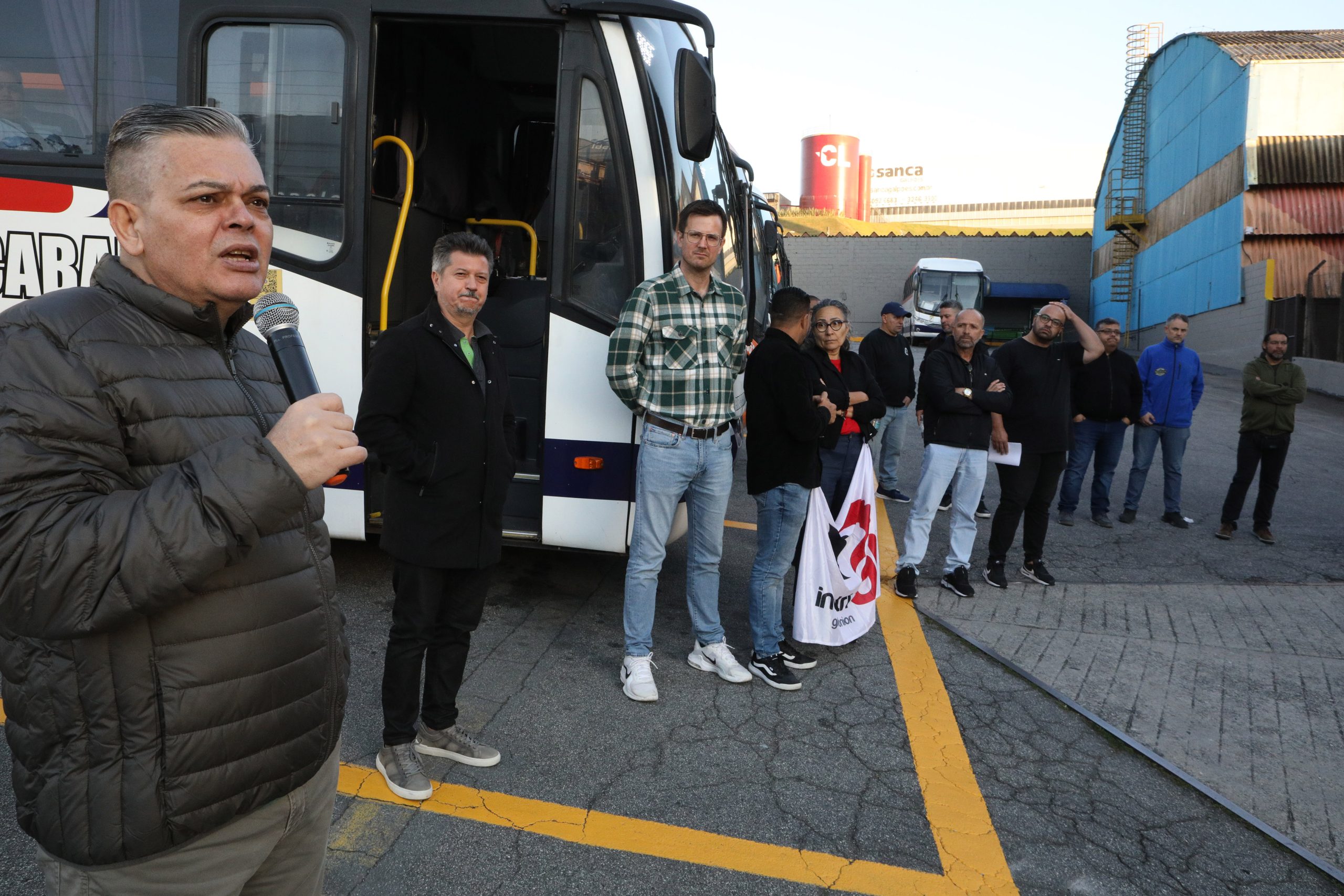 Ato de apoio à luta dos trabalhadores e trabalhadoras do Setor de Tintas Automotivas da BASF Demarchi com a participação de dirigentes internacionais da América do Sul e vários sindicatos da região, como Gráficos e Metalúrgicos, além das Federações Químicas e Metalúrgica de SP e CNQ. Fotos Dino Santos. Brasil_21_06_2024