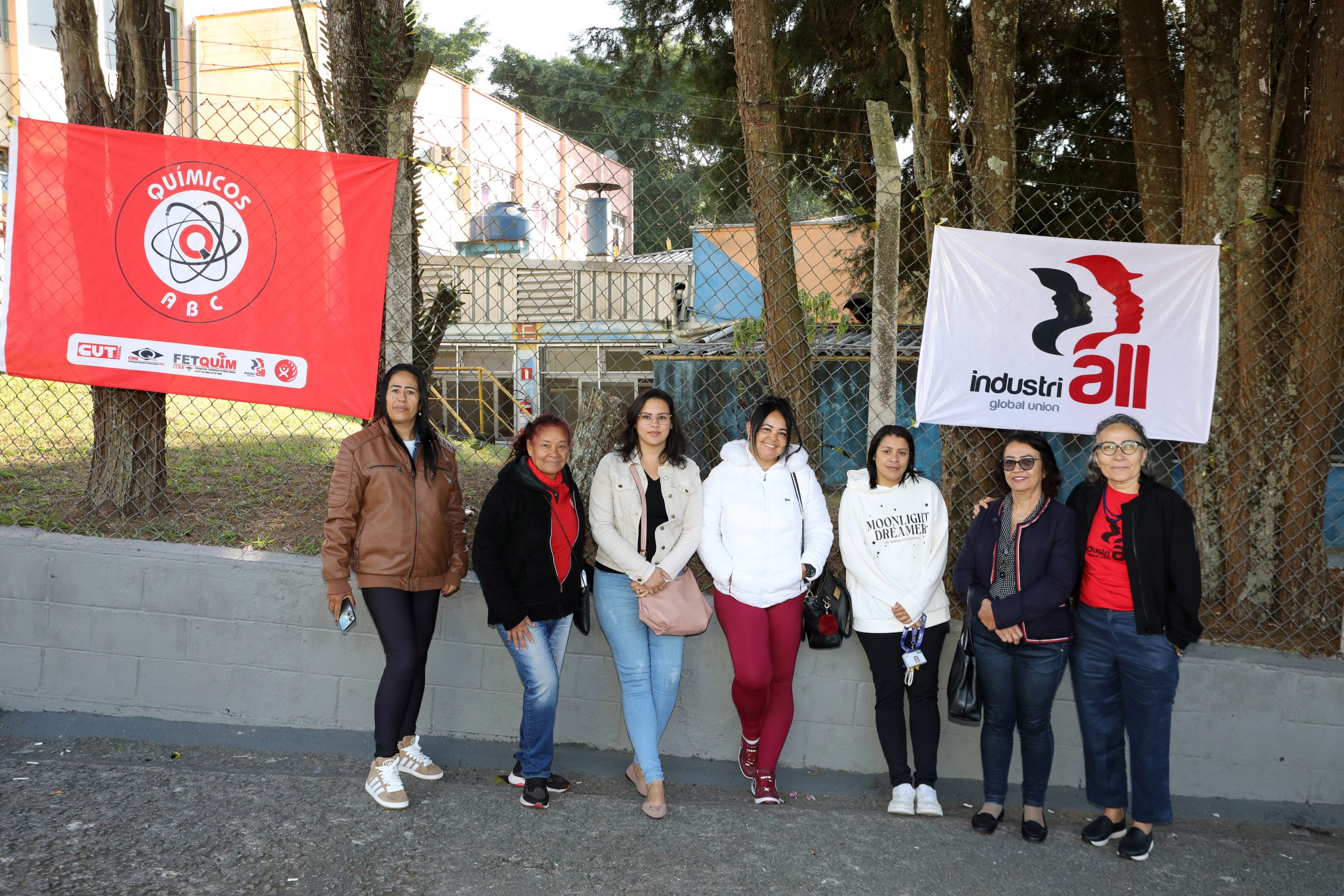 Ato de apoio à luta dos trabalhadores e trabalhadoras do Setor de Tintas Automotivas da BASF Demarchi com a participação de dirigentes internacionais da América do Sul e vários sindicatos da região, como Gráficos e Metalúrgicos, além das Federações Químicas e Metalúrgica de SP e CNQ. Fotos Dino Santos. Brasil_21_06_2024