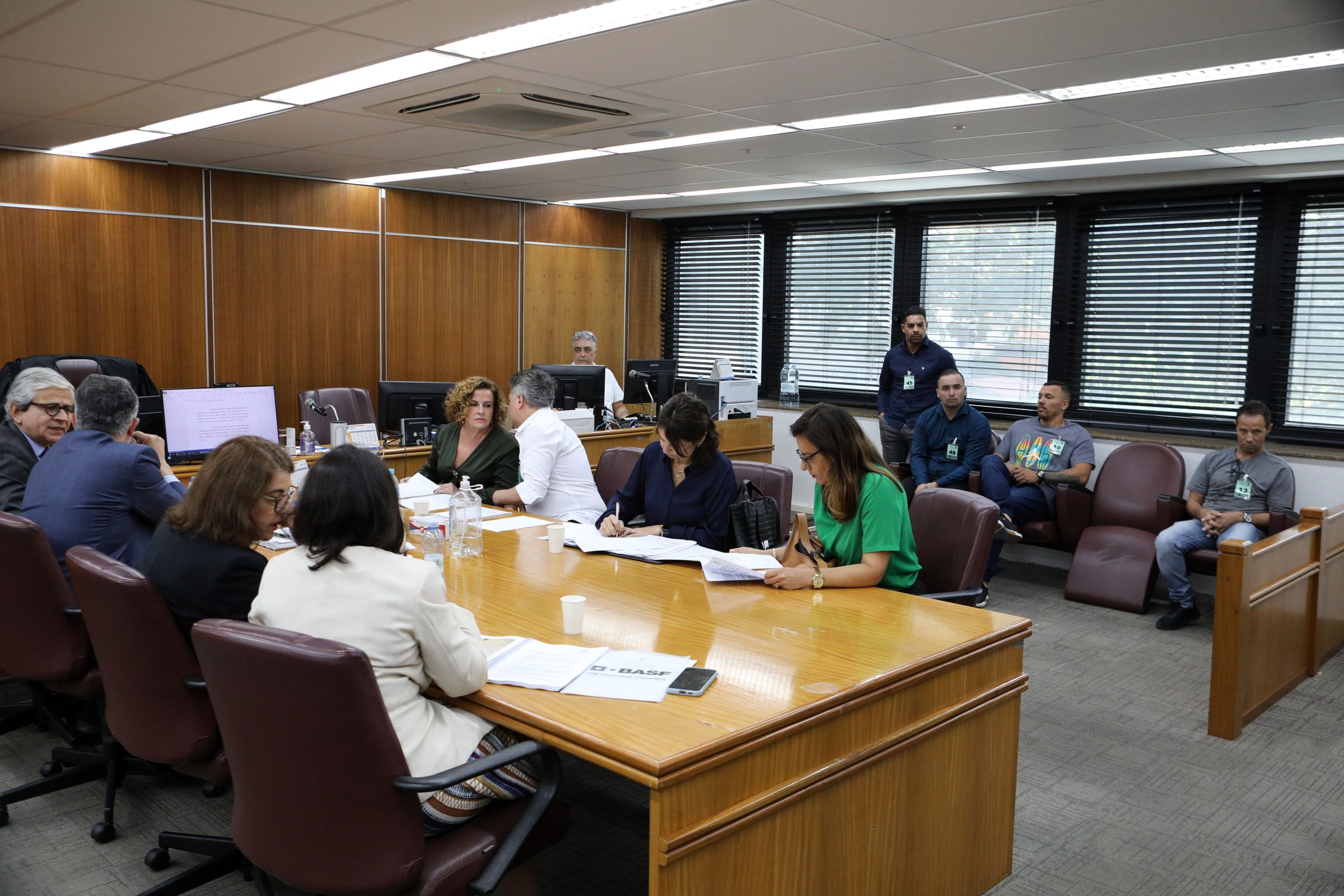 Audiência no Tribunal Regional do Trabalho (TRT ) sobre a greve dos trabalhadores do setor de tintas automotiva. Fotos Dino Santos.