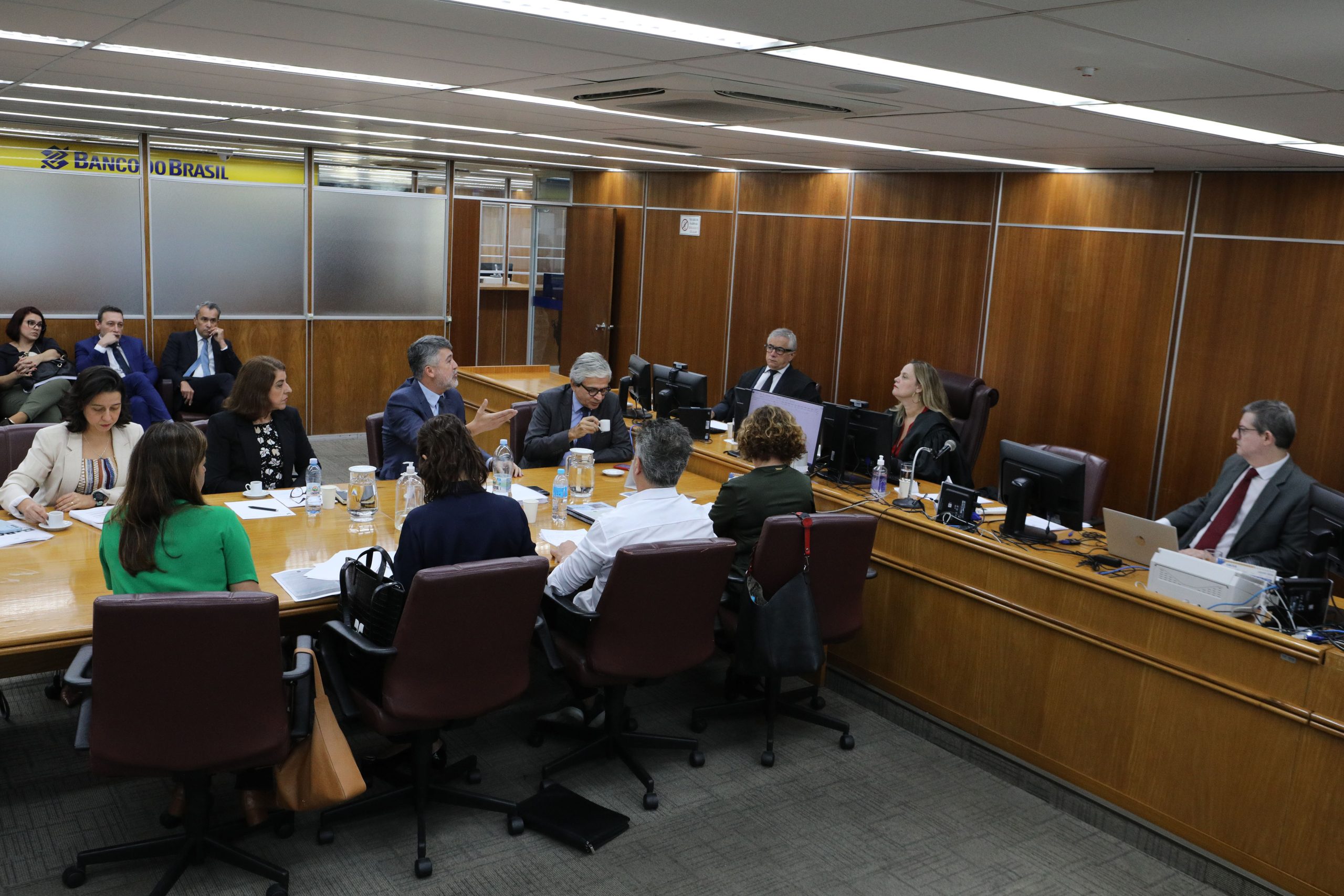 Audiência no Tribunal Regional do Trabalho (TRT ) sobre a greve dos trabalhadores do setor de tintas automotiva. Fotos Dino Santos.