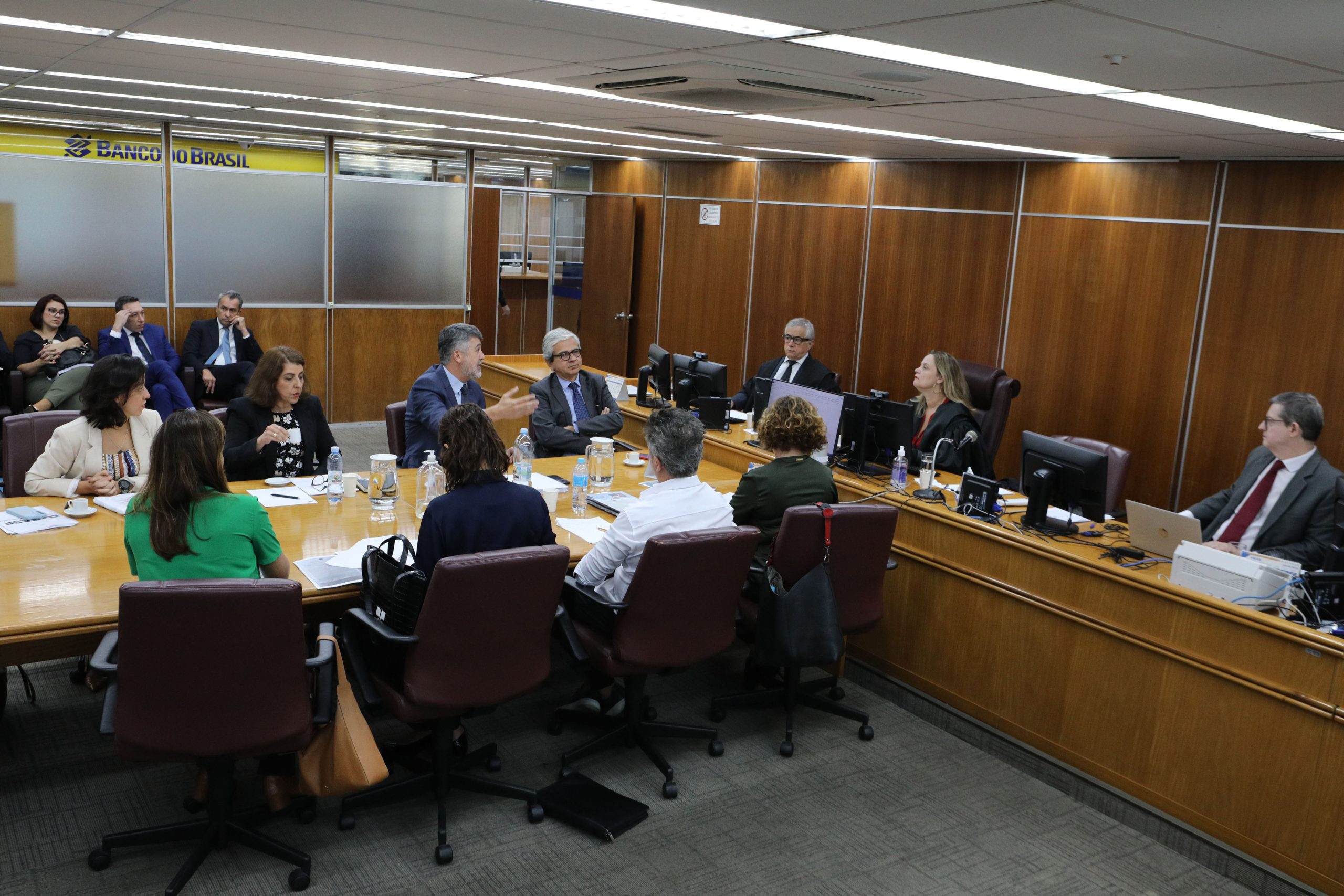 Audiência no Tribunal Regional do Trabalho (TRT ) sobre a greve dos trabalhadores do setor de tintas automotiva. Fotos Dino Santos.