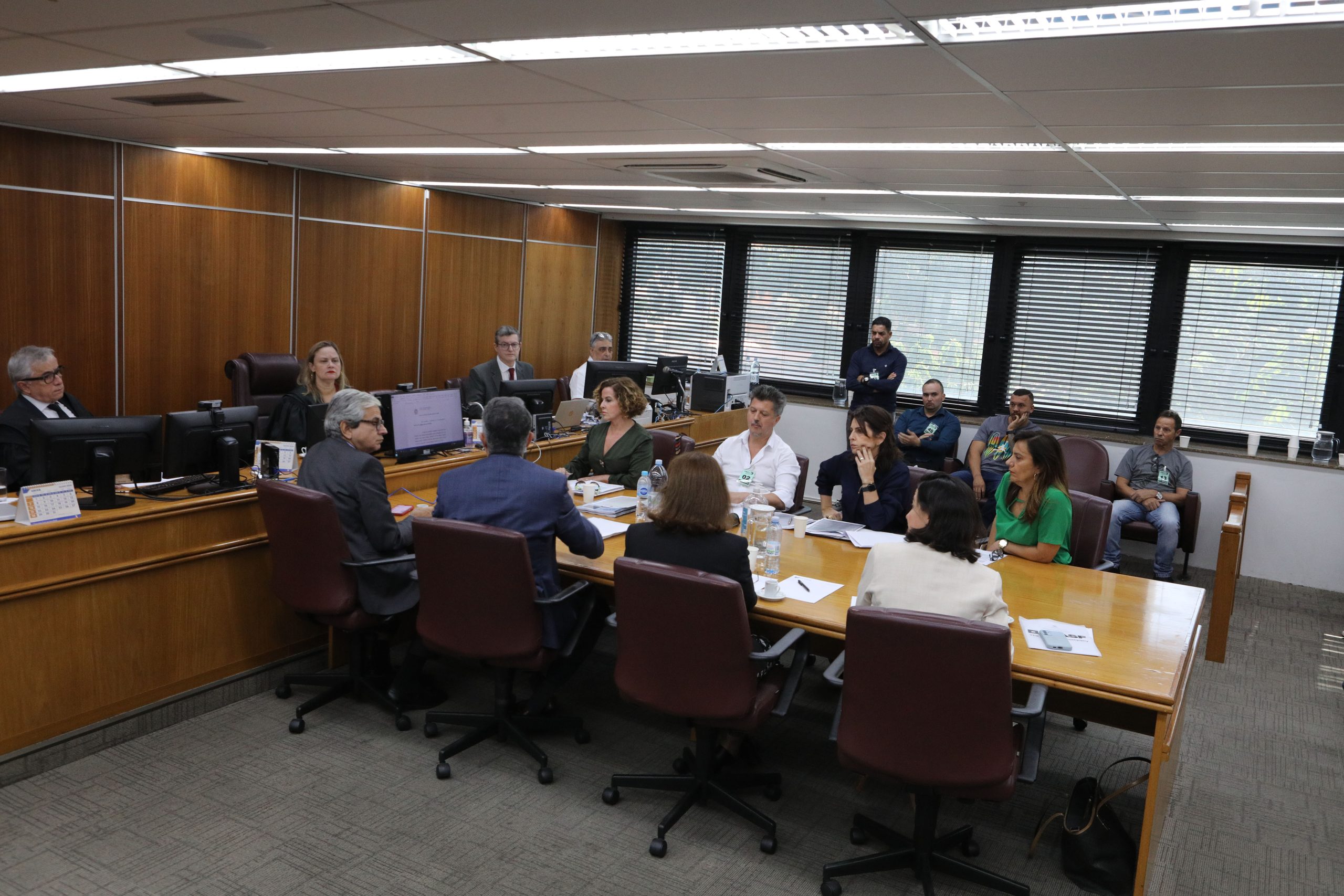 Audiência no Tribunal Regional do Trabalho (TRT ) sobre a greve dos trabalhadores do setor de tintas automotiva. Fotos Dino Santos.