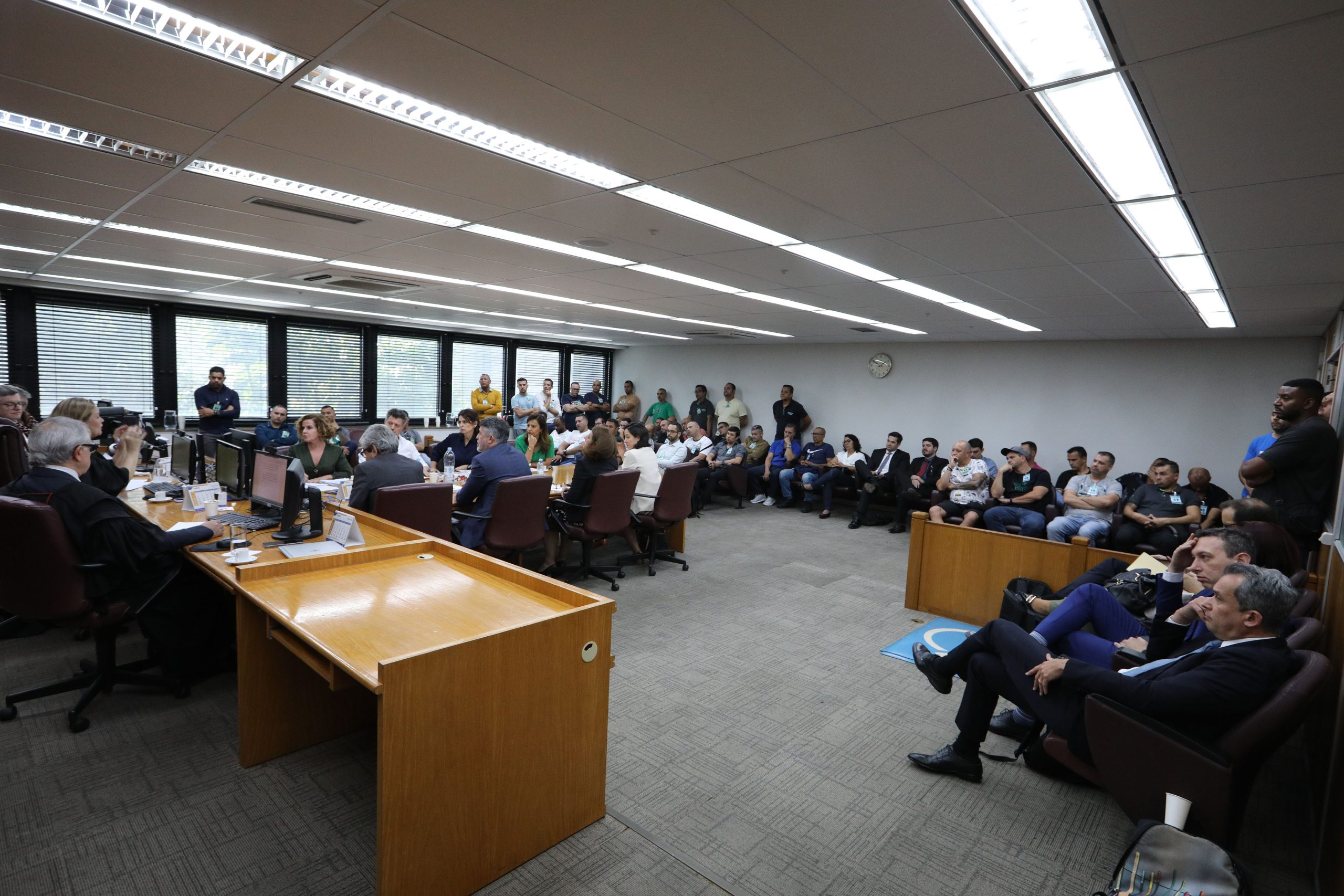 Audiência no Tribunal Regional do Trabalho (TRT ) sobre a greve dos trabalhadores do setor de tintas automotiva. Fotos Dino Santos.