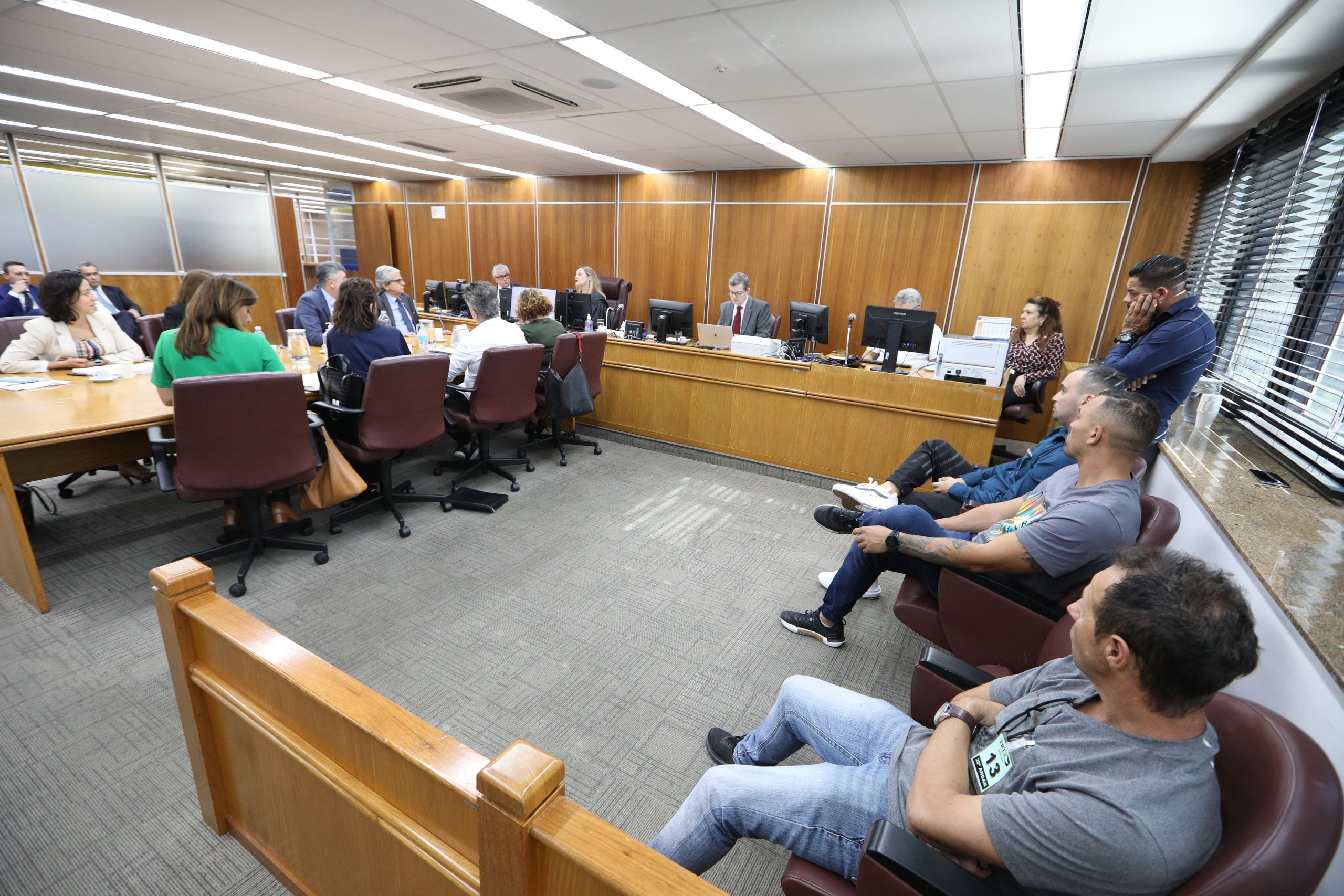 Audiência no Tribunal Regional do Trabalho (TRT ) sobre a greve dos trabalhadores do setor de tintas automotiva. Fotos Dino Santos.