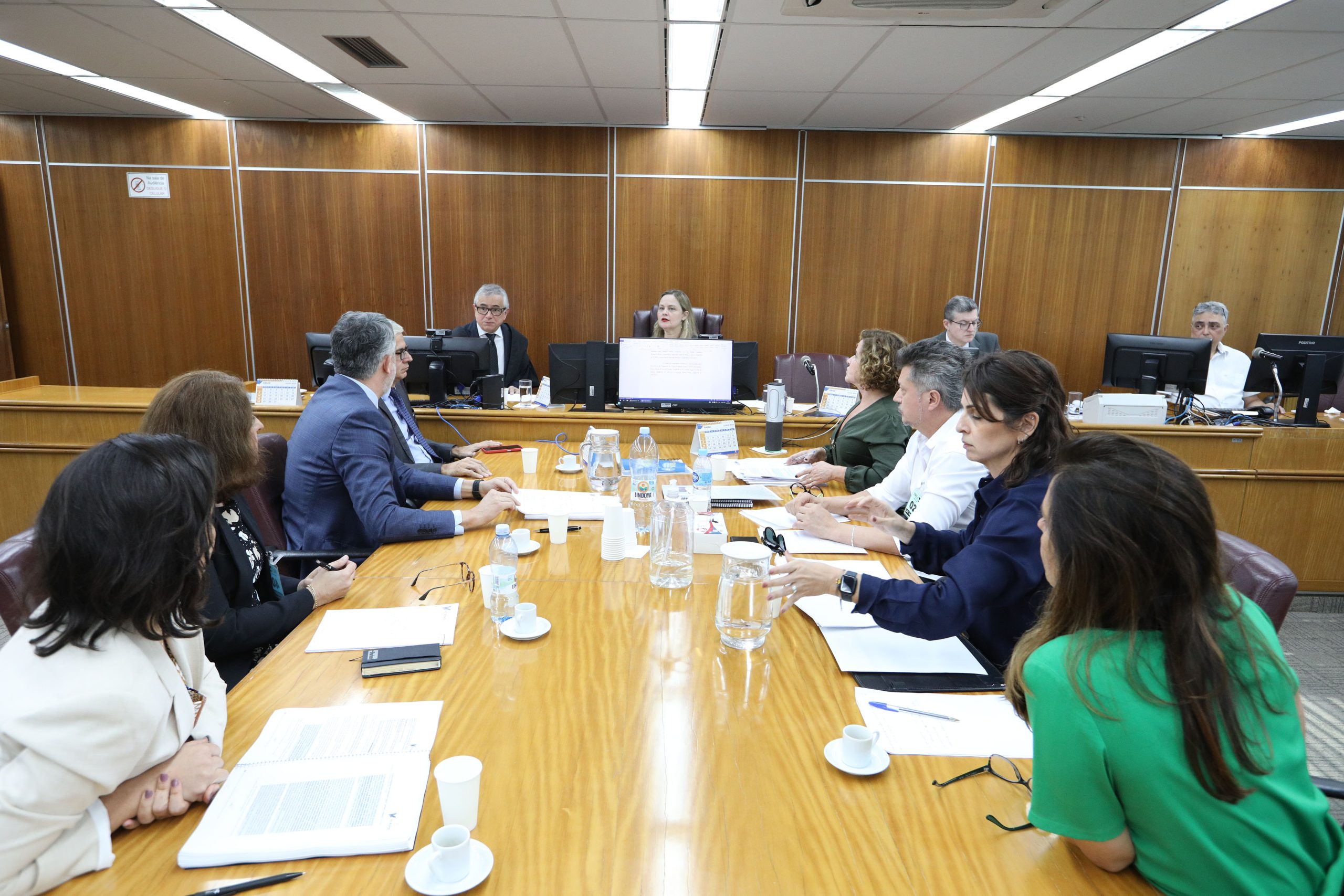 Audiência no Tribunal Regional do Trabalho (TRT ) sobre a greve dos trabalhadores do setor de tintas automotiva. Fotos Dino Santos.