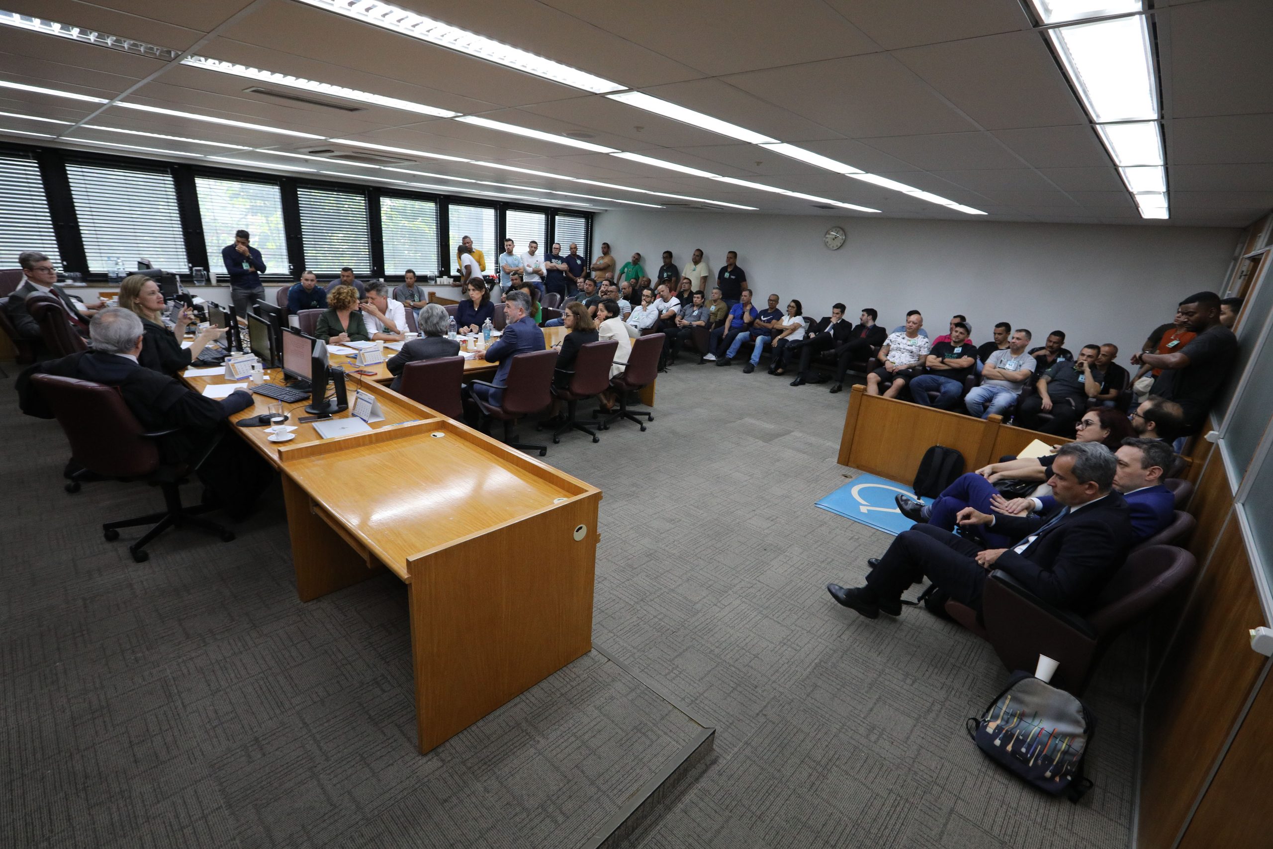 Audiência no Tribunal Regional do Trabalho (TRT ) sobre a greve dos trabalhadores do setor de tintas automotiva. Fotos Dino Santos.