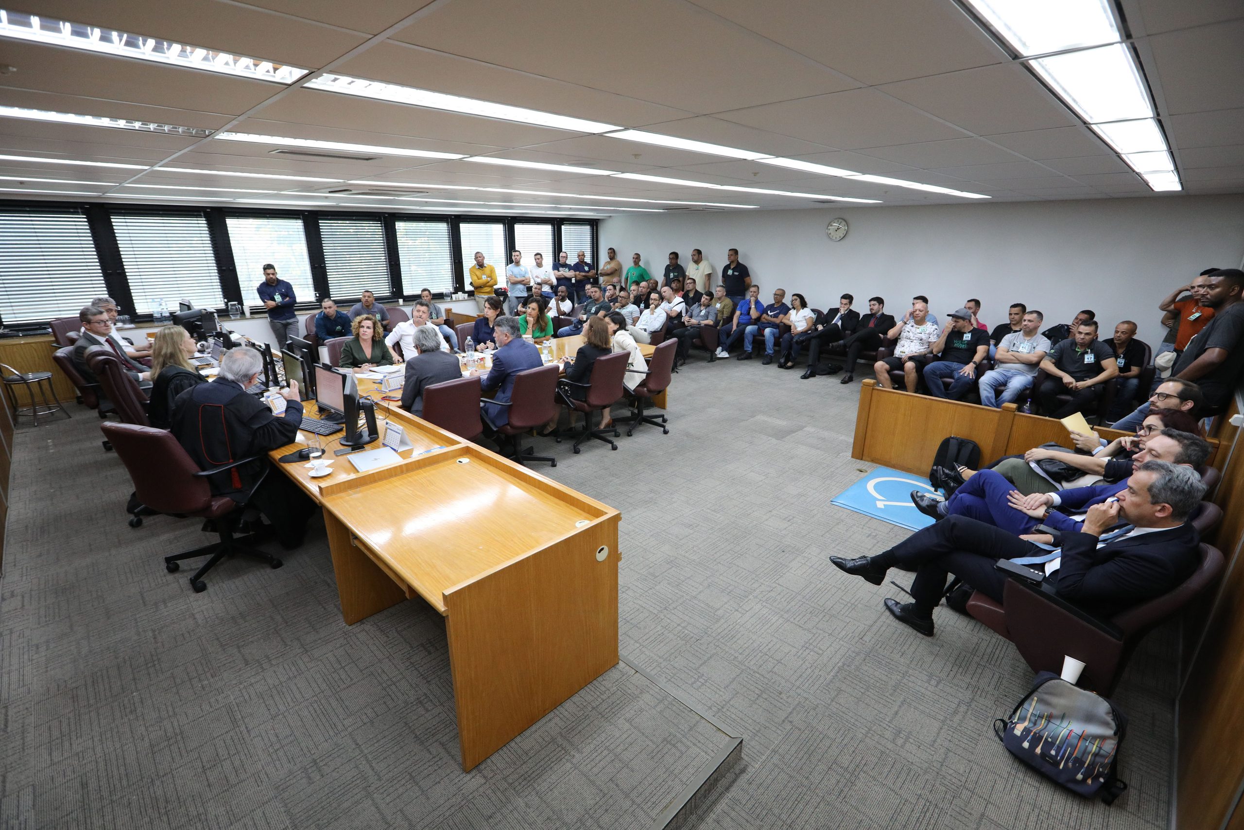 Audiência no Tribunal Regional do Trabalho (TRT ) sobre a greve dos trabalhadores do setor de tintas automotiva. Fotos Dino Santos.