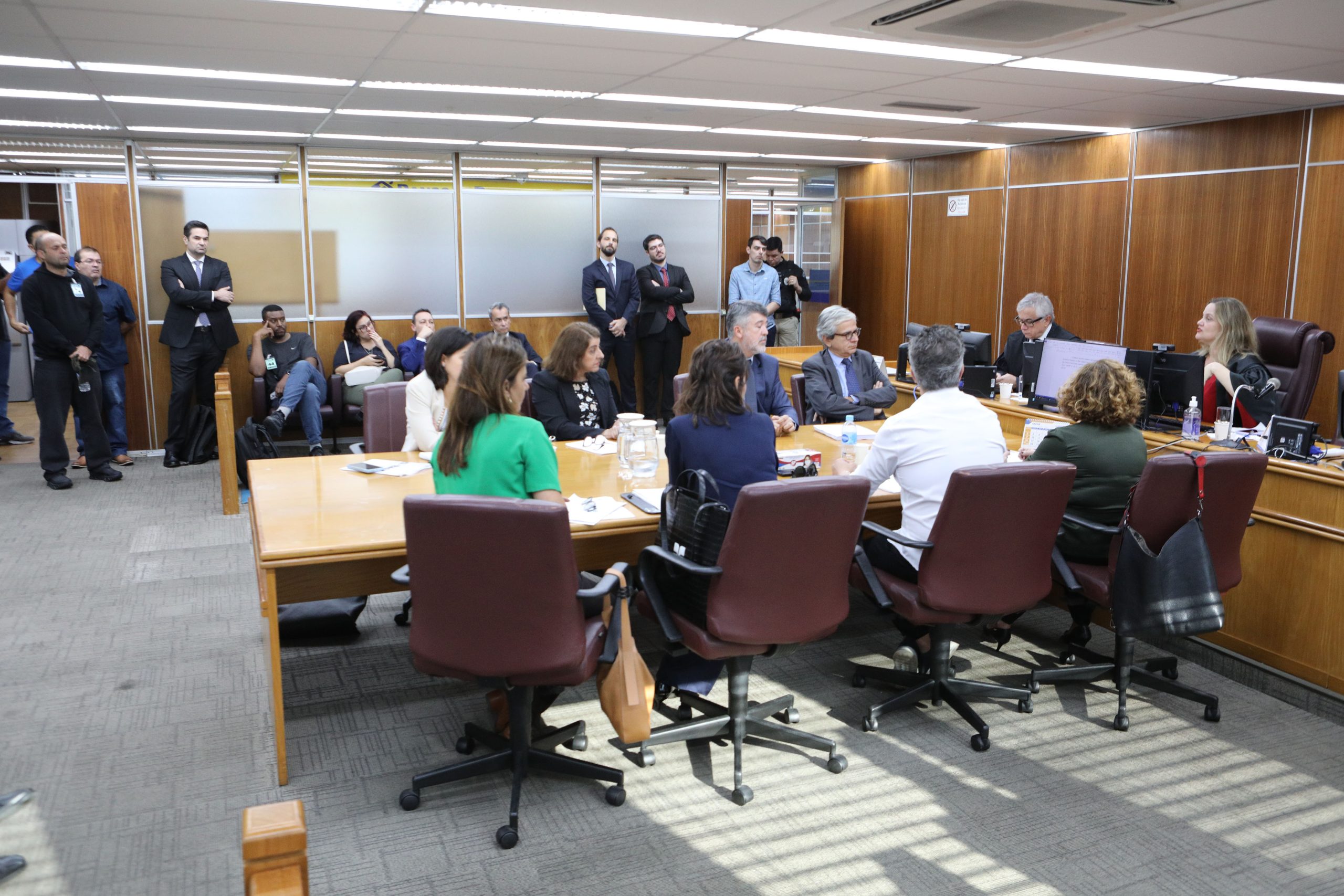 Audiência no Tribunal Regional do Trabalho (TRT ) sobre a greve dos trabalhadores do setor de tintas automotiva. Fotos Dino Santos.