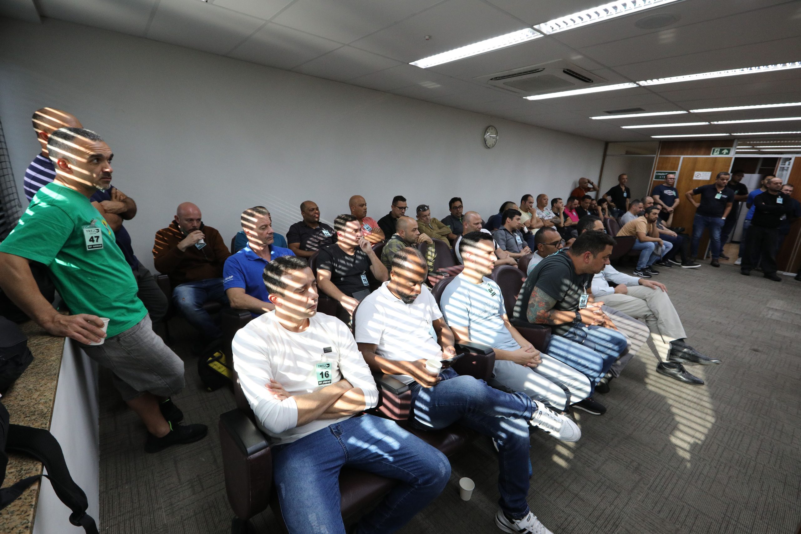 Audiência no Tribunal Regional do Trabalho (TRT ) sobre a greve dos trabalhadores do setor de tintas automotiva. Fotos Dino Santos.