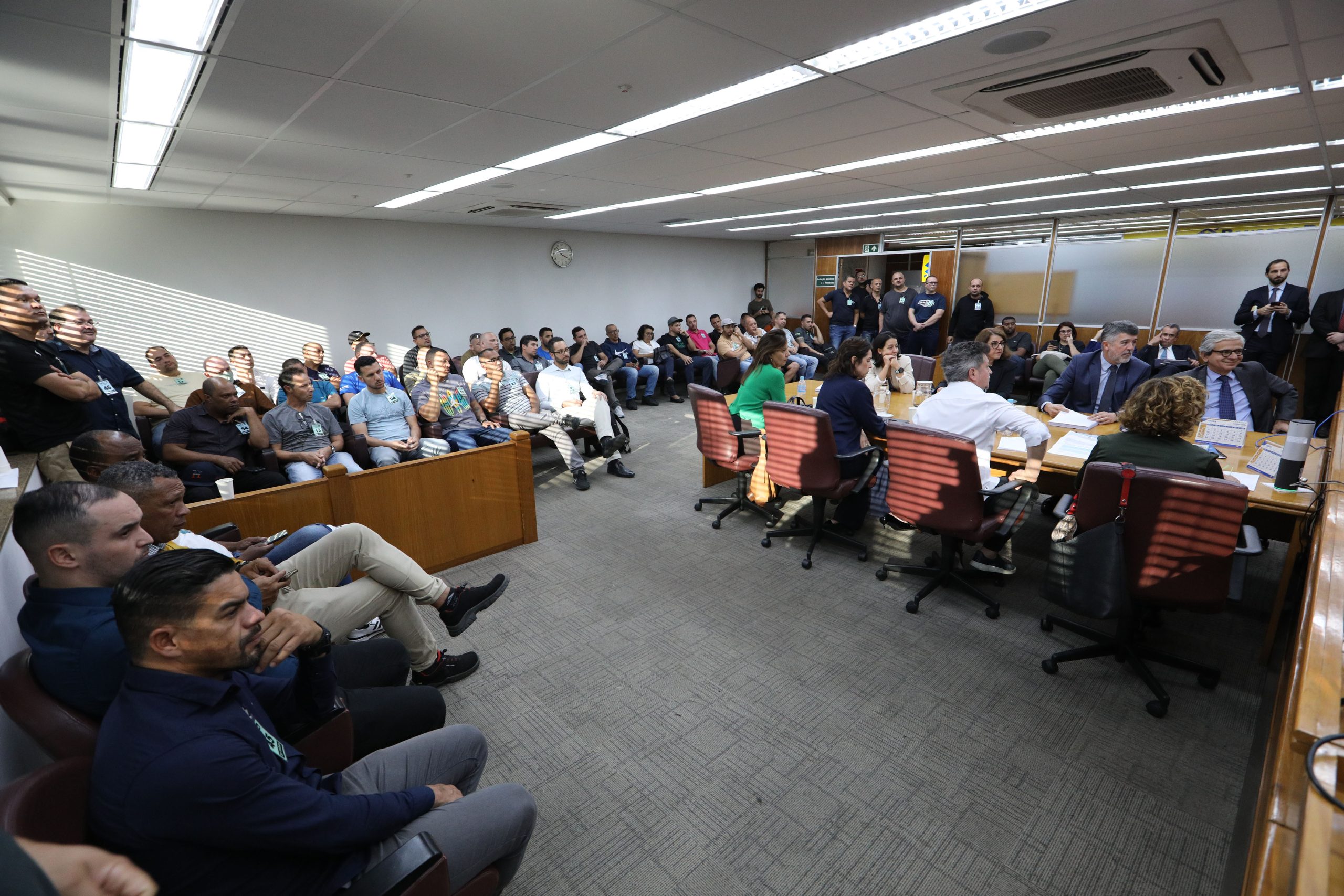 Audiência no Tribunal Regional do Trabalho (TRT ) sobre a greve dos trabalhadores do setor de tintas automotiva. Fotos Dino Santos.