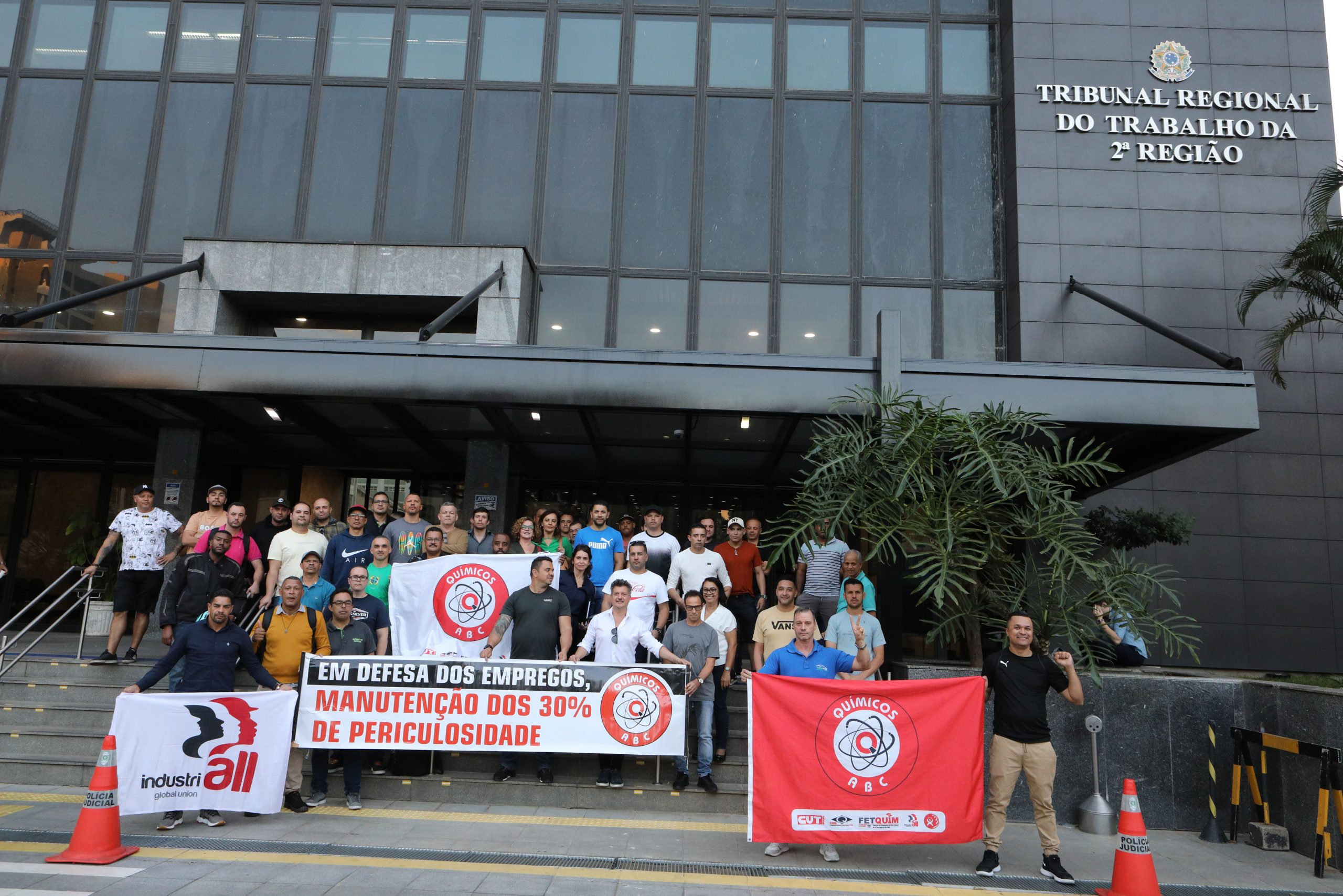 Audiência no Tribunal Regional do Trabalho (TRT ) sobre a greve dos trabalhadores do setor de tintas automotiva. Fotos Dino Santos.