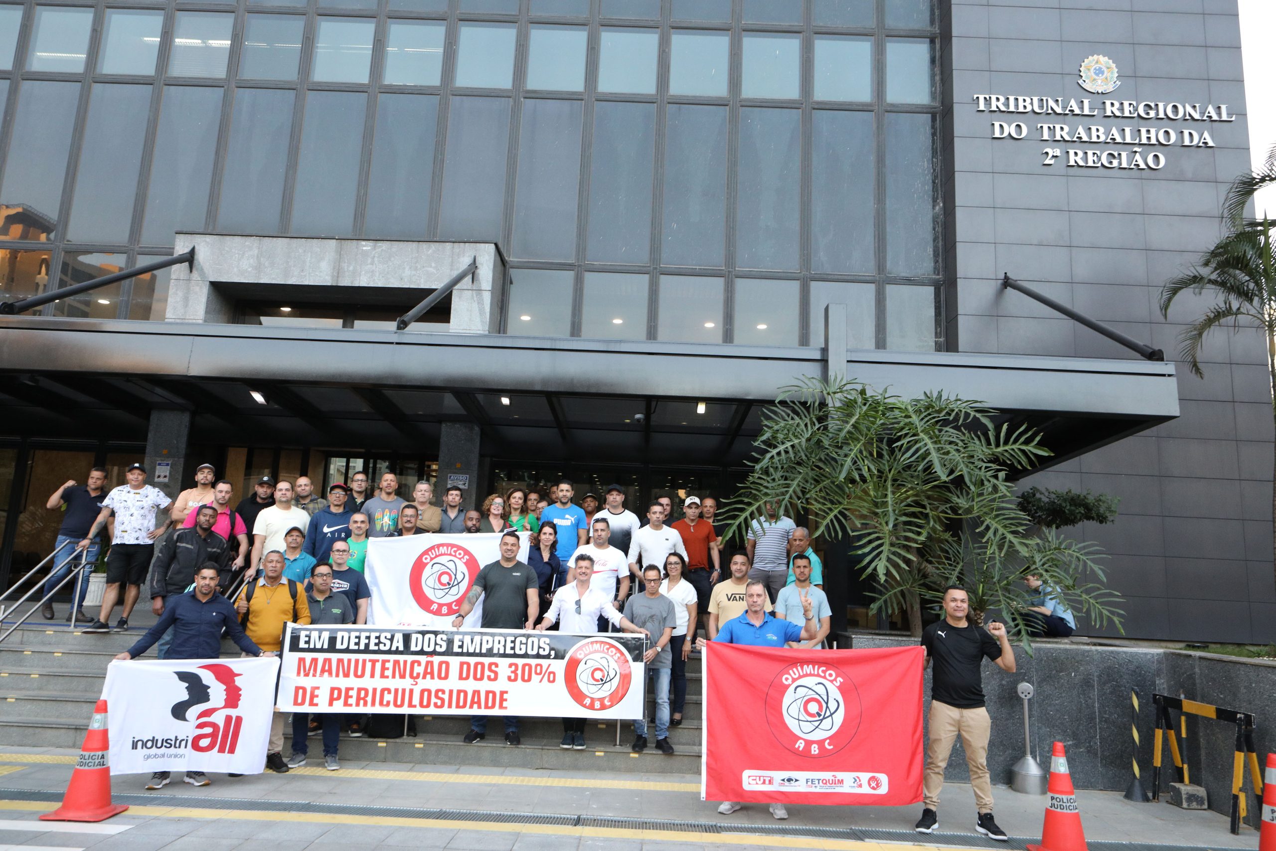 Audiência no Tribunal Regional do Trabalho (TRT ) sobre a greve dos trabalhadores do setor de tintas automotiva. Fotos Dino Santos.